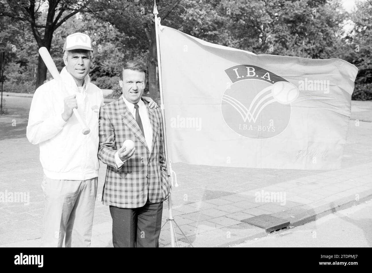 Two men with flag I.B.A. Boys (baseball), 20-08-1986, Whizgle News from the Past, Tailored for the Future. Explore historical narratives, Dutch The Netherlands agency image with a modern perspective, bridging the gap between yesterday's events and tomorrow's insights. A timeless journey shaping the stories that shape our future Stock Photo