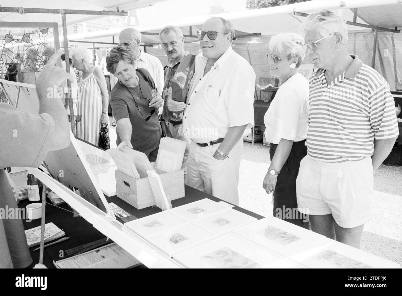 Art market Spaarndam, Spaarndam, 22-07-1994, Whizgle News from the Past, Tailored for the Future. Explore historical narratives, Dutch The Netherlands agency image with a modern perspective, bridging the gap between yesterday's events and tomorrow's insights. A timeless journey shaping the stories that shape our future Stock Photo