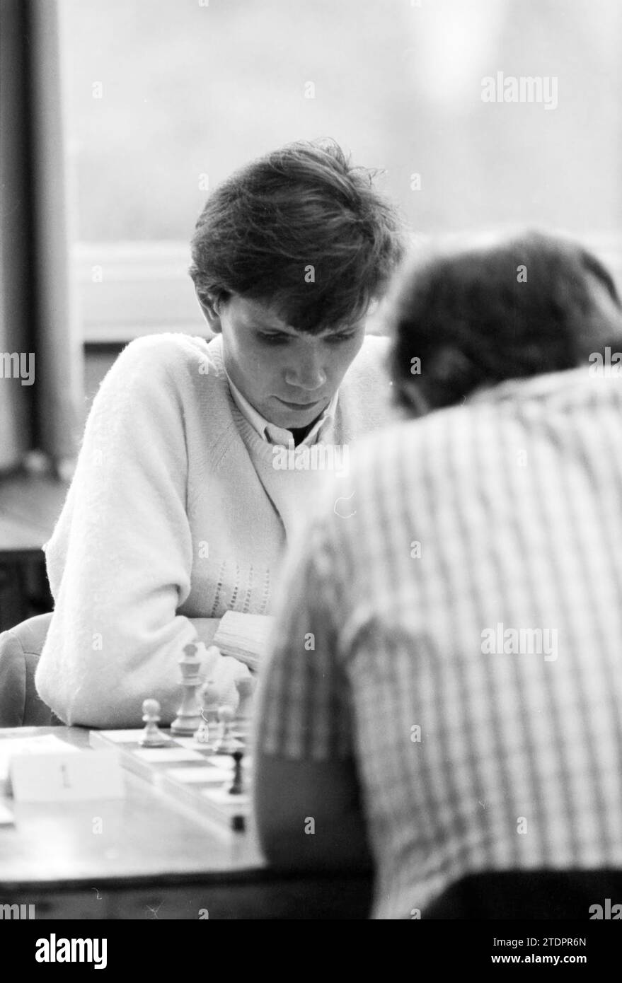 Alexander Kalinin, chess player, 30-08-1993, Whizgle News from the Past, Tailored for the Future. Explore historical narratives, Dutch The Netherlands agency image with a modern perspective, bridging the gap between yesterday's events and tomorrow's insights. A timeless journey shaping the stories that shape our future Stock Photo