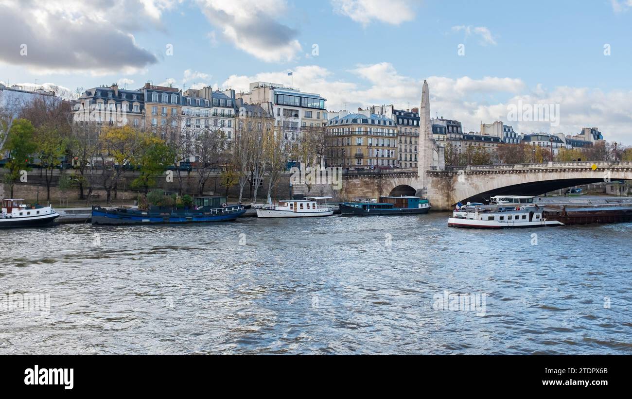 Paris, France, 2023. View of the Pont de la Tournelle and the statue of Saint Genevieve, with the Tour d'Argent restaurant in the background Stock Photo