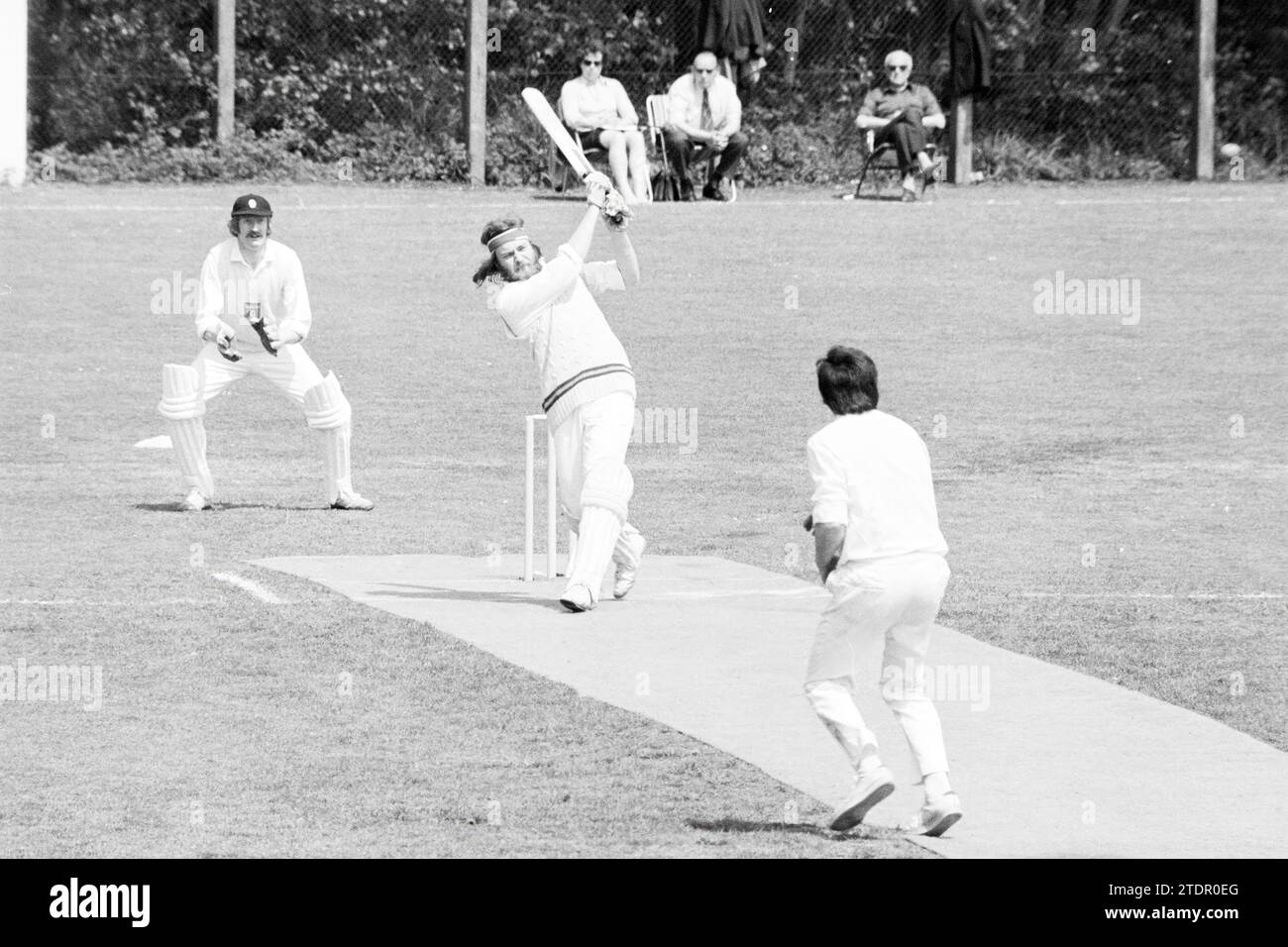 Cricket Bloemendaal, Bloemendaal, Donkerelaan, Whizgle News from the Past, Tailored for the Future. Explore historical narratives, Dutch The Netherlands agency image with a modern perspective, bridging the gap between yesterday's events and tomorrow's insights. A timeless journey shaping the stories that shape our future Stock Photo