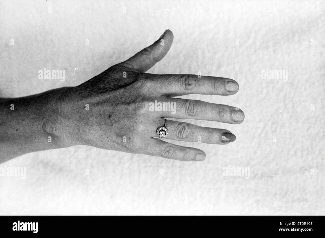 Hand with artificial resin nails, Various, Manicure and pedicure, 03-08-1988, Whizgle News from the Past, Tailored for the Future. Explore historical narratives, Dutch The Netherlands agency image with a modern perspective, bridging the gap between yesterday's events and tomorrow's insights. A timeless journey shaping the stories that shape our future Stock Photo