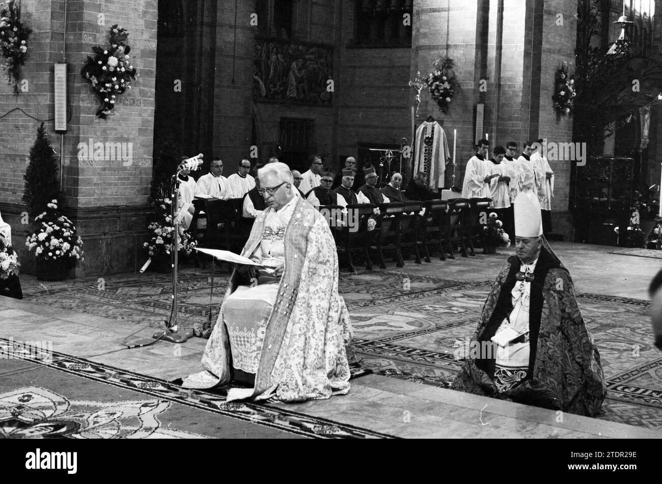 Eucharistic celebration., Whizgle News from the Past, Tailored for the Future. Explore historical narratives, Dutch The Netherlands agency image with a modern perspective, bridging the gap between yesterday's events and tomorrow's insights. A timeless journey shaping the stories that shape our future Stock Photo