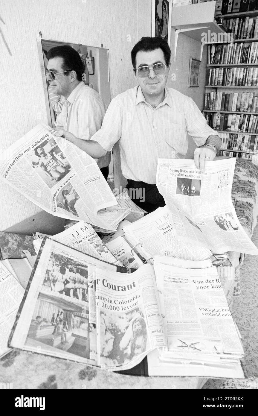 Mr. Hoogland with newspaper clippings IJmuiden, Newspapers, IJmuiden, The Netherlands, 06-03-1986, Whizgle News from the Past, Tailored for the Future. Explore historical narratives, Dutch The Netherlands agency image with a modern perspective, bridging the gap between yesterday's events and tomorrow's insights. A timeless journey shaping the stories that shape our future Stock Photo