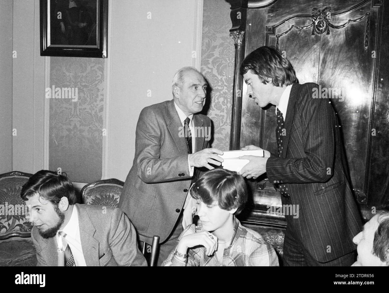 Dinner, Whizgle News from the Past, Tailored for the Future. Explore historical narratives, Dutch The Netherlands agency image with a modern perspective, bridging the gap between yesterday's events and tomorrow's insights. A timeless journey shaping the stories that shape our future Stock Photo