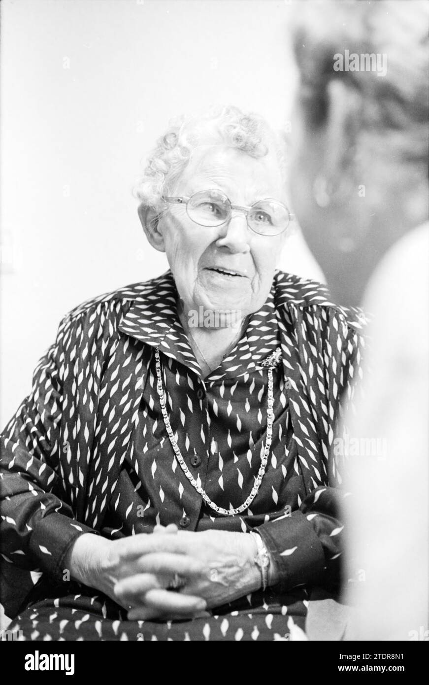 Mrs. van de Bosch 106 years, Centenarians, one hundred years, 13-07-1988, Whizgle News from the Past, Tailored for the Future. Explore historical narratives, Dutch The Netherlands agency image with a modern perspective, bridging the gap between yesterday's events and tomorrow's insights. A timeless journey shaping the stories that shape our future Stock Photo