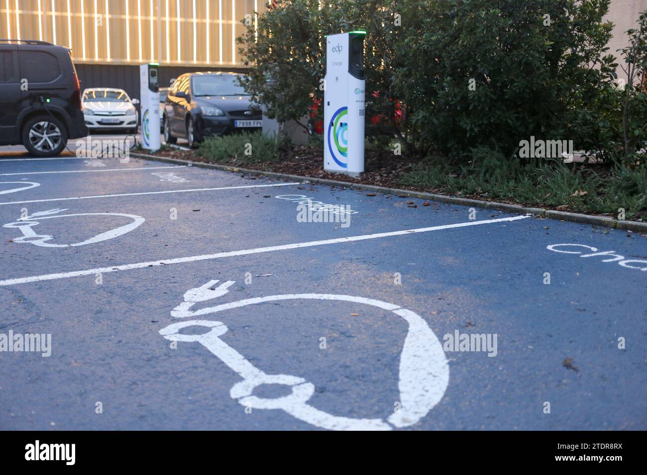 Paredes, Spain, December 19, 2023: An empty charging point for electric cars during ANFAC reports that more than 25% of charging points for electric cars are not working, on December 19, 2023, in Paredes, Spain. Credit: Alberto Brevers / Alamy Live News. Stock Photo