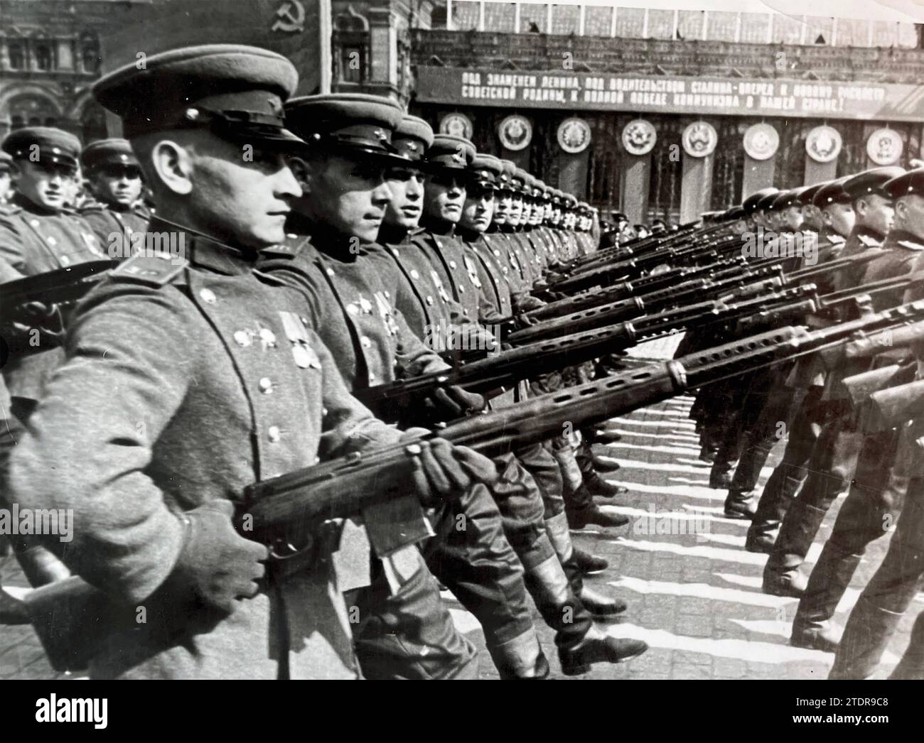 SOVIET ARMY march past on REed Square, Moscow, 1 May 1946 Stock Photo