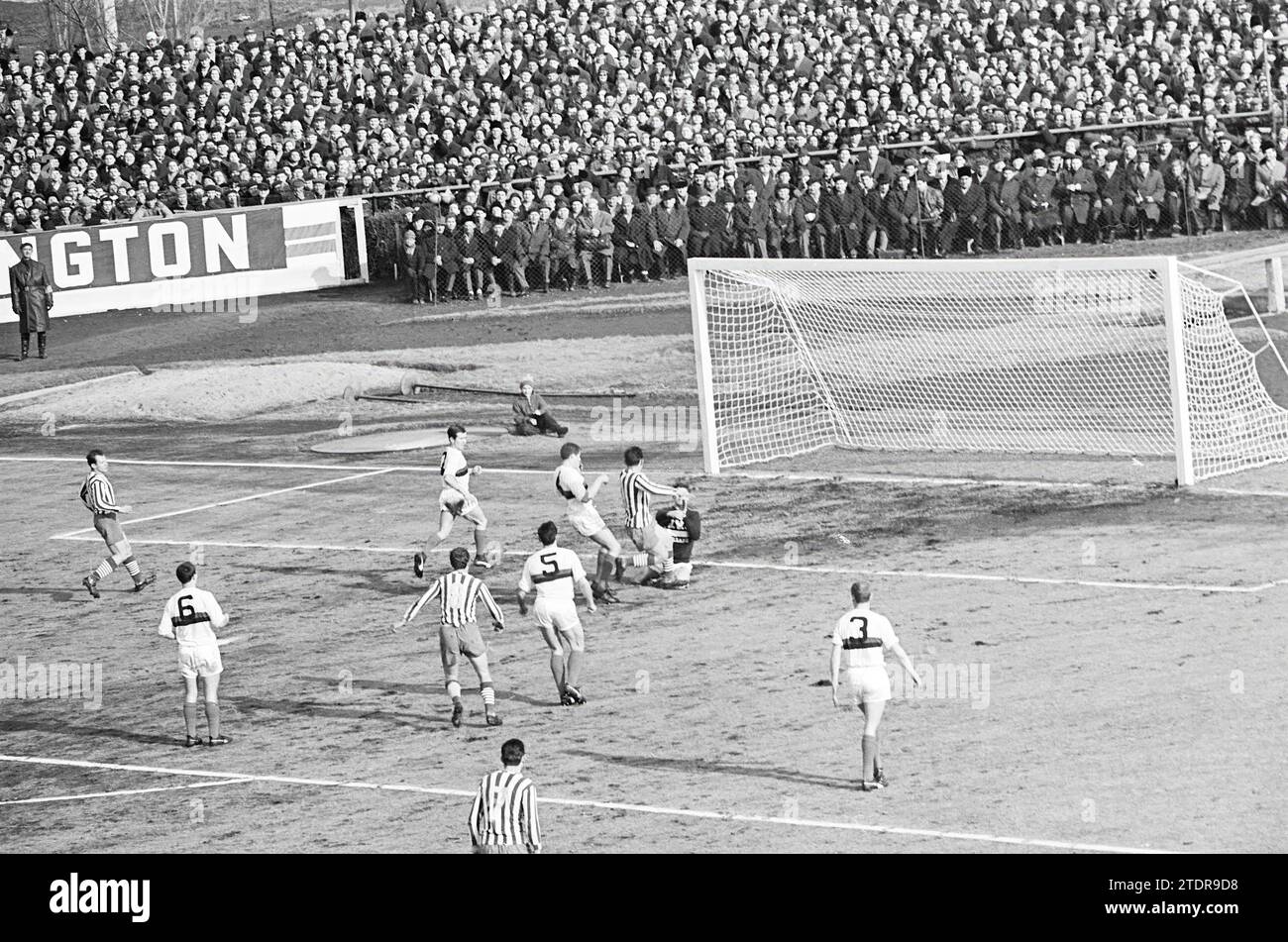 Vasas ETO Gy?r - D.W.S., Football, 10-03-1965, Whizgle News from the Past, Tailored for the Future. Explore historical narratives, Dutch The Netherlands agency image with a modern perspective, bridging the gap between yesterday's events and tomorrow's insights. A timeless journey shaping the stories that shape our future Stock Photo