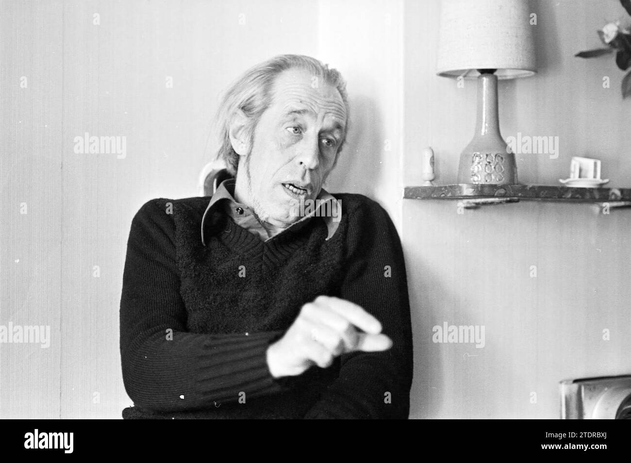 Portrait of Mr Heeze, ex-journalist of the Vrije Volk, Portraits, Portraits, 20-05-1975, Whizgle News from the Past, Tailored for the Future. Explore historical narratives, Dutch The Netherlands agency image with a modern perspective, bridging the gap between yesterday's events and tomorrow's insights. A timeless journey shaping the stories that shape our future Stock Photo