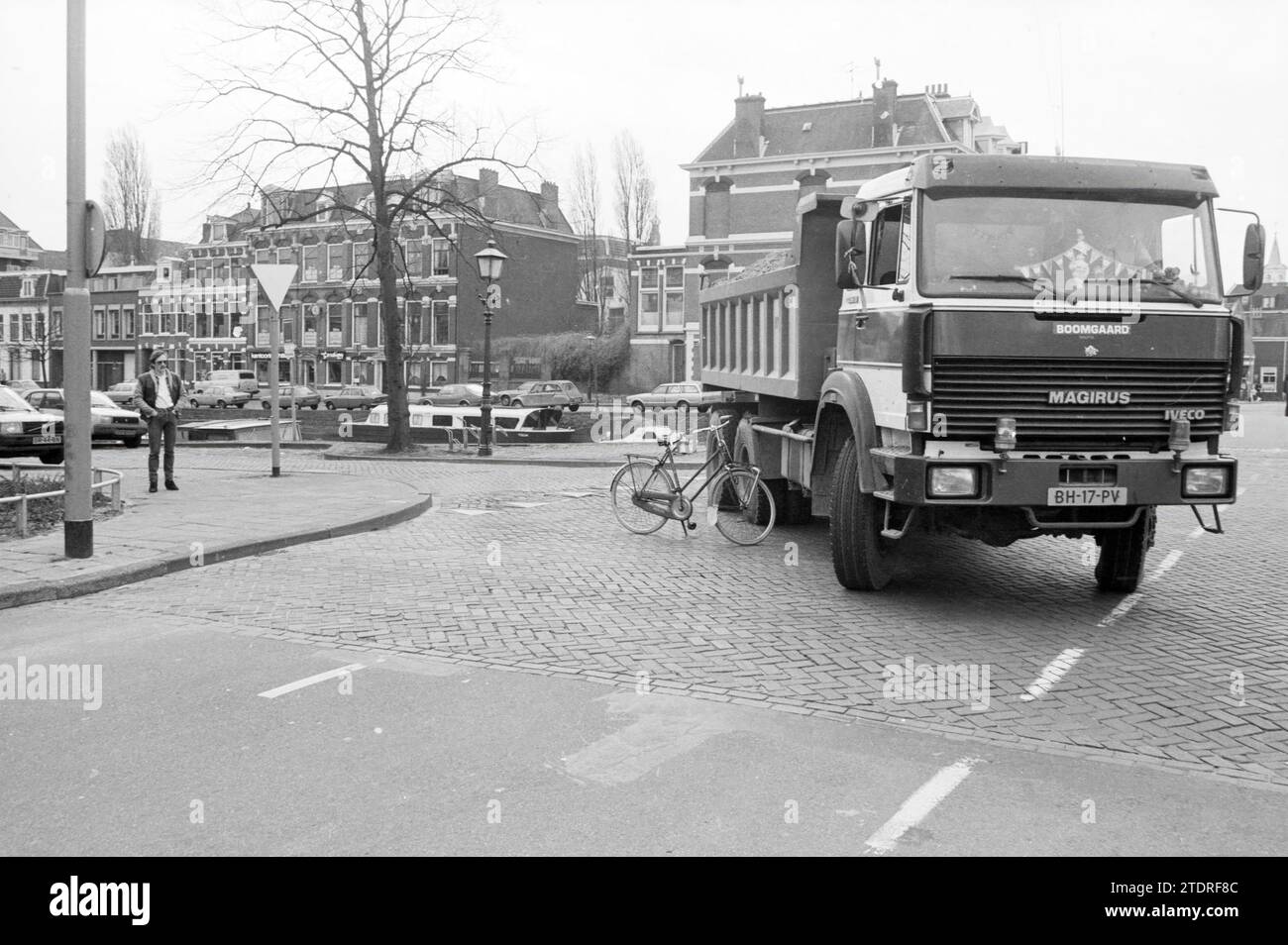 Truck, Whizgle News from the Past, Tailored for the Future. Explore historical narratives, Dutch The Netherlands agency image with a modern perspective, bridging the gap between yesterday's events and tomorrow's insights. A timeless journey shaping the stories that shape our future Stock Photo
