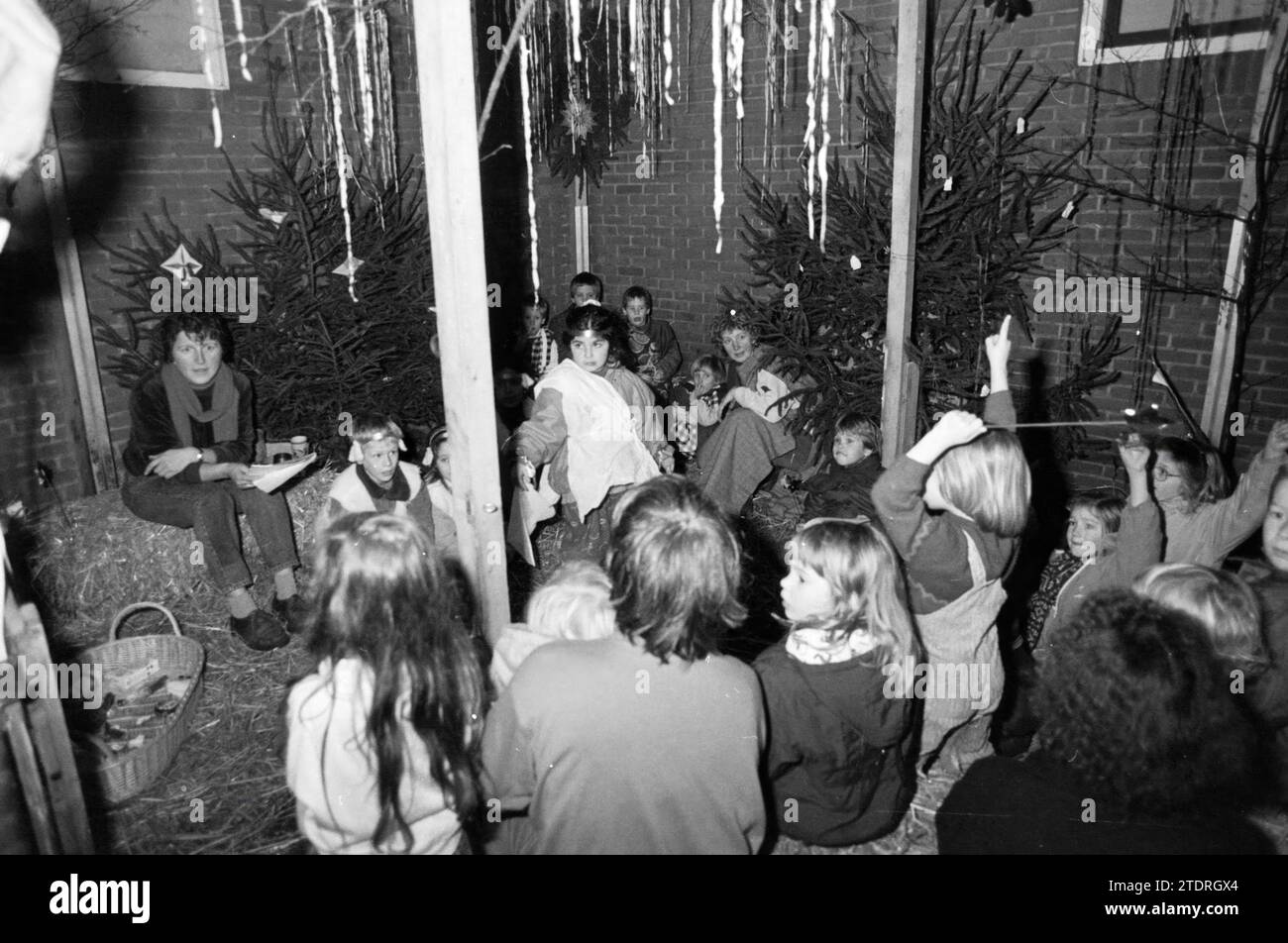 Christmas arrangement in the Haarlemmerhout petting zoo, Christmas and Christmas trees, Haarlem, The Netherlands, 21-12-1988, Whizgle News from the Past, Tailored for the Future. Explore historical narratives, Dutch The Netherlands agency image with a modern perspective, bridging the gap between yesterday's events and tomorrow's insights. A timeless journey shaping the stories that shape our future Stock Photo