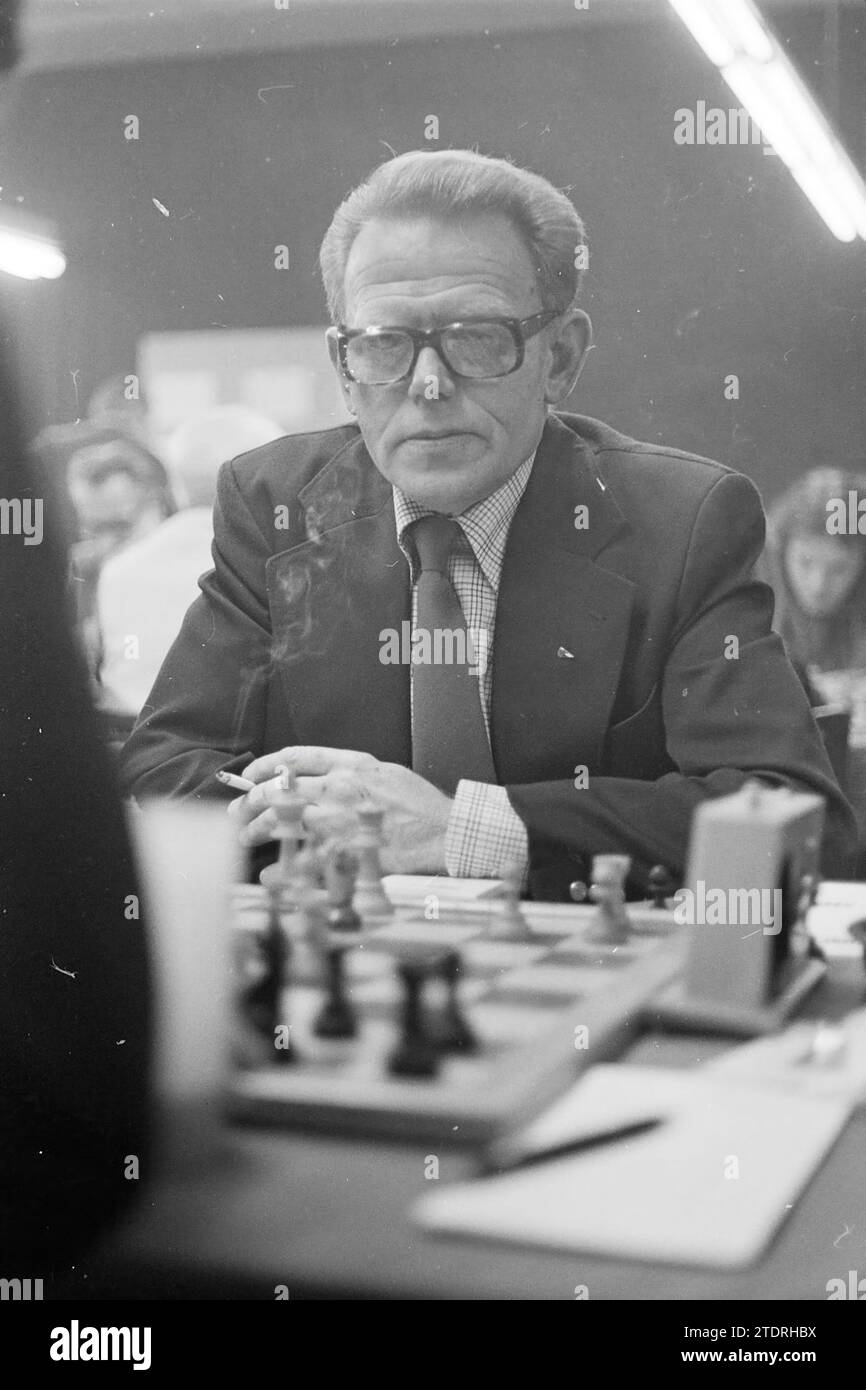 Decathlon H.S.T., Blast Furnace Chess Tournament, 20-01-1976, Whizgle News from the Past, Tailored for the Future. Explore historical narratives, Dutch The Netherlands agency image with a modern perspective, bridging the gap between yesterday's events and tomorrow's insights. A timeless journey shaping the stories that shape our future Stock Photo
