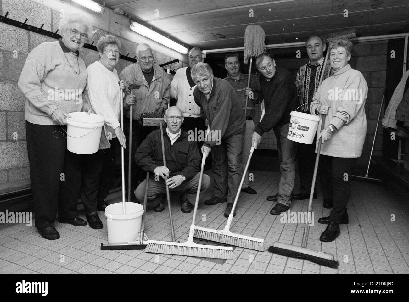 Club of the week, DSC '74, cleaning crew, 29-11-1996, Whizgle News from the Past, Tailored for the Future. Explore historical narratives, Dutch The Netherlands agency image with a modern perspective, bridging the gap between yesterday's events and tomorrow's insights. A timeless journey shaping the stories that shape our future Stock Photo