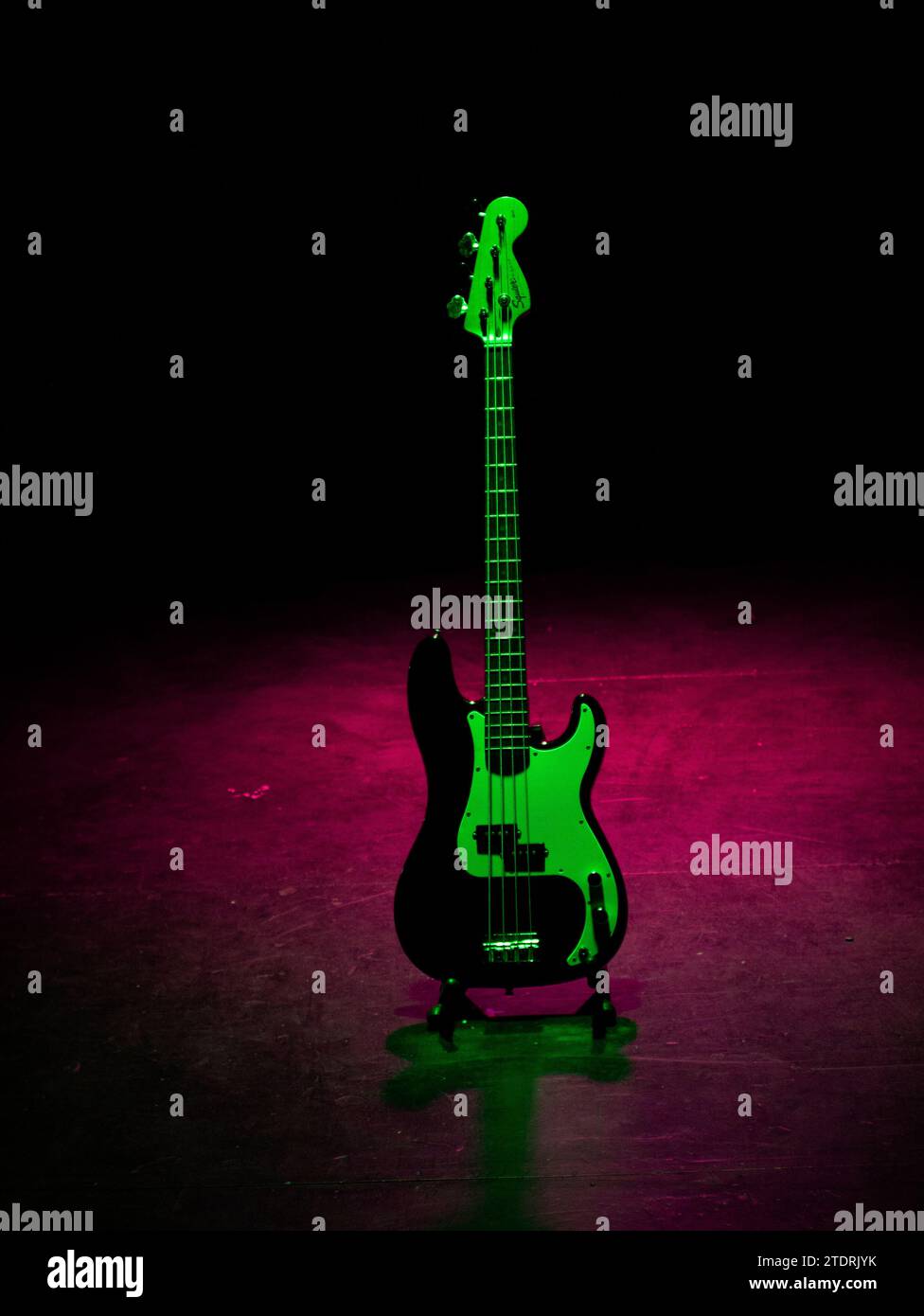 Fender p bass red hi-res stock photography and images - Alamy