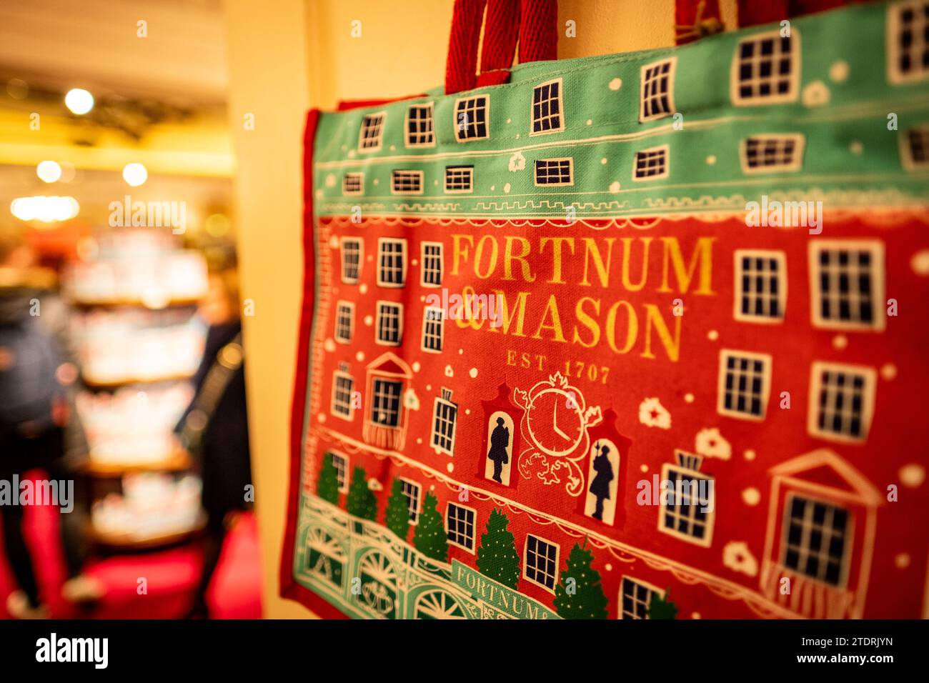Fortnum and mason bag hi-res stock photography and images - Alamy