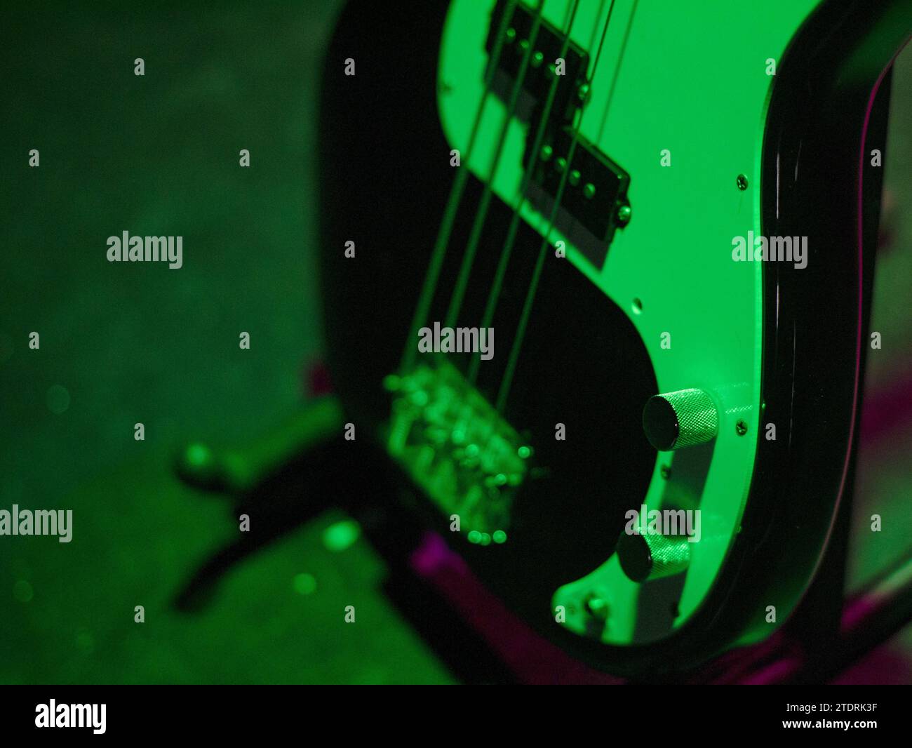 Fender p bass red hi-res stock photography and images - Alamy