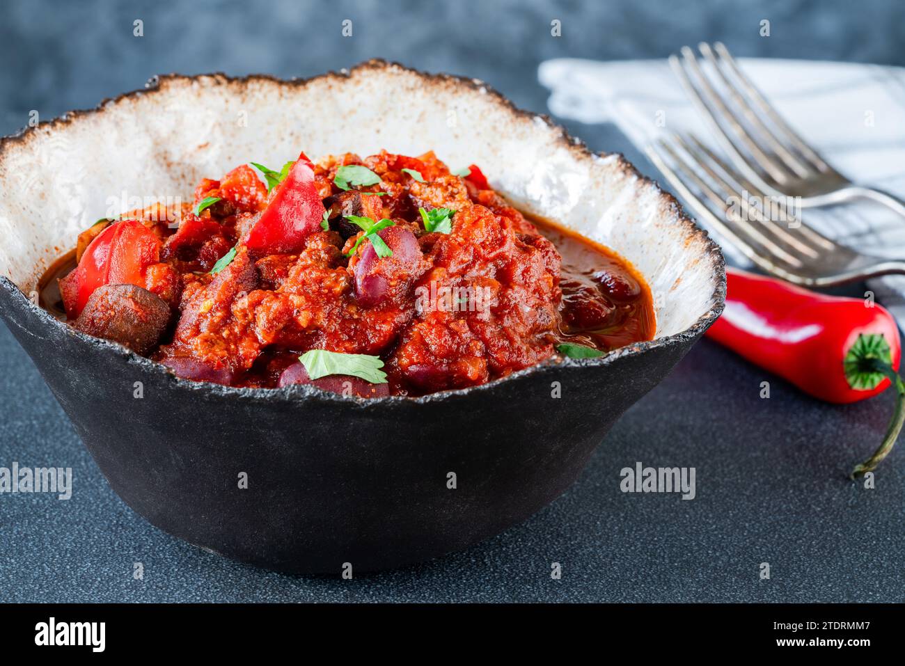 Vegetarian chili con carne with quorn mince Stock Photo - Alamy