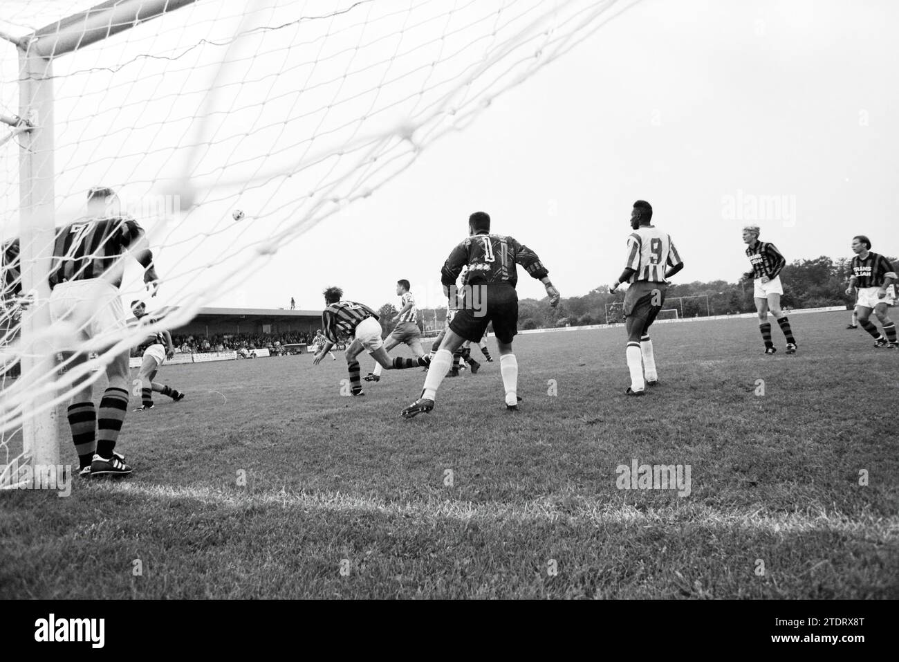Football, RCH - Willem II, 19-09-1992, Whizgle News from the Past, Tailored for the Future. Explore historical narratives, Dutch The Netherlands agency image with a modern perspective, bridging the gap between yesterday's events and tomorrow's insights. A timeless journey shaping the stories that shape our future Stock Photo