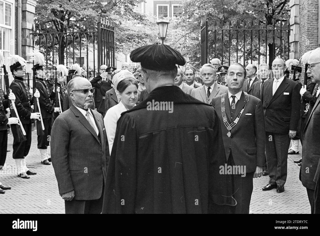 President Bourgiba in our country, Royal receptions and Royal visits, 06-07-1966, Whizgle News from the Past, Tailored for the Future. Explore historical narratives, Dutch The Netherlands agency image with a modern perspective, bridging the gap between yesterday's events and tomorrow's insights. A timeless journey shaping the stories that shape our future Stock Photo