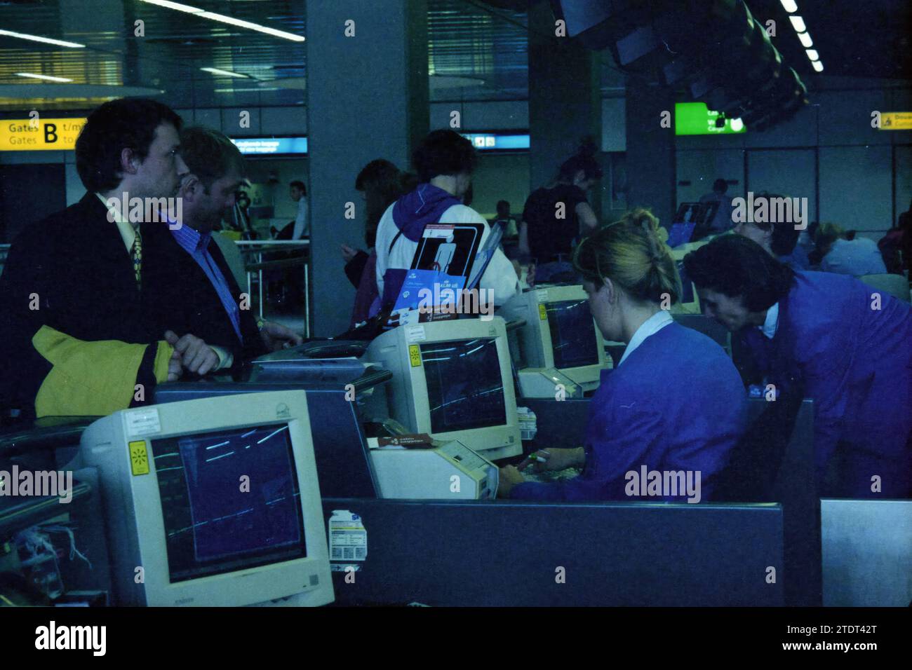 KLM checkin desk, Schiphol, Schiphol, 30061998, Whizgle News from