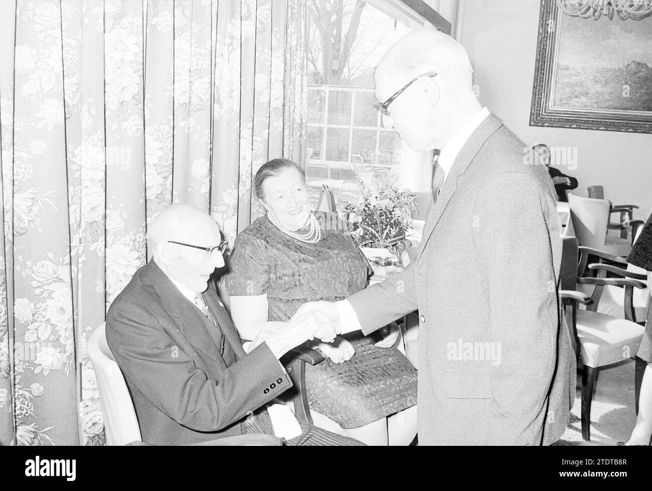 100 year old Mr. Bulters, Centenarians, one hundred years, 02-04-1969, Whizgle News from the Past, Tailored for the Future. Explore historical narratives, Dutch The Netherlands agency image with a modern perspective, bridging the gap between yesterday's events and tomorrow's insights. A timeless journey shaping the stories that shape our future Stock Photo