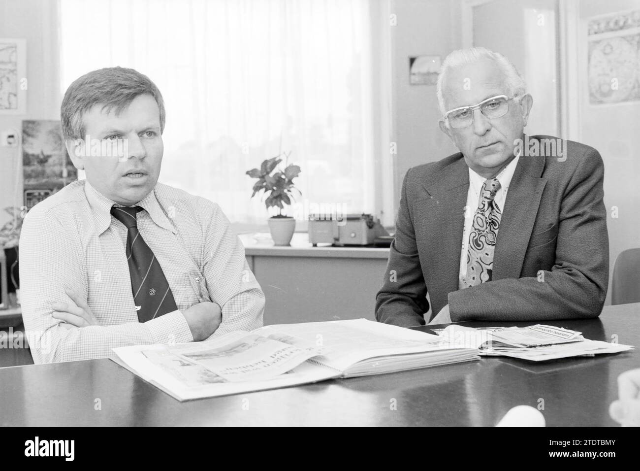 2 gentlemen at desk., 00-00-1978, Whizgle News from the Past, Tailored for the Future. Explore historical narratives, Dutch The Netherlands agency image with a modern perspective, bridging the gap between yesterday's events and tomorrow's insights. A timeless journey shaping the stories that shape our future Stock Photo