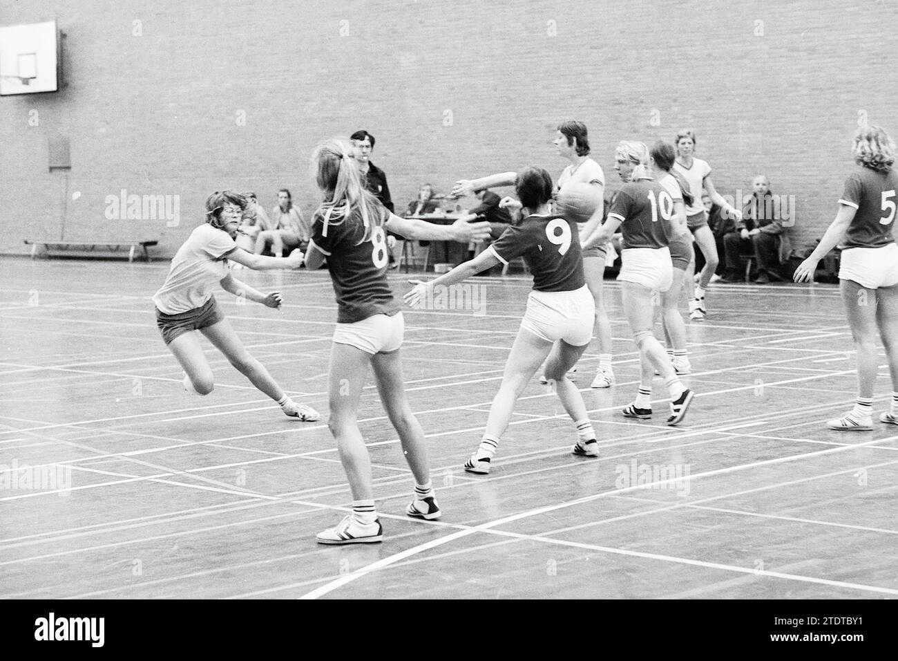 Indoor handball match (women), 01-01-1973, Whizgle News from the Past, Tailored for the Future. Explore historical narratives, Dutch The Netherlands agency image with a modern perspective, bridging the gap between yesterday's events and tomorrow's insights. A timeless journey shaping the stories that shape our future Stock Photo