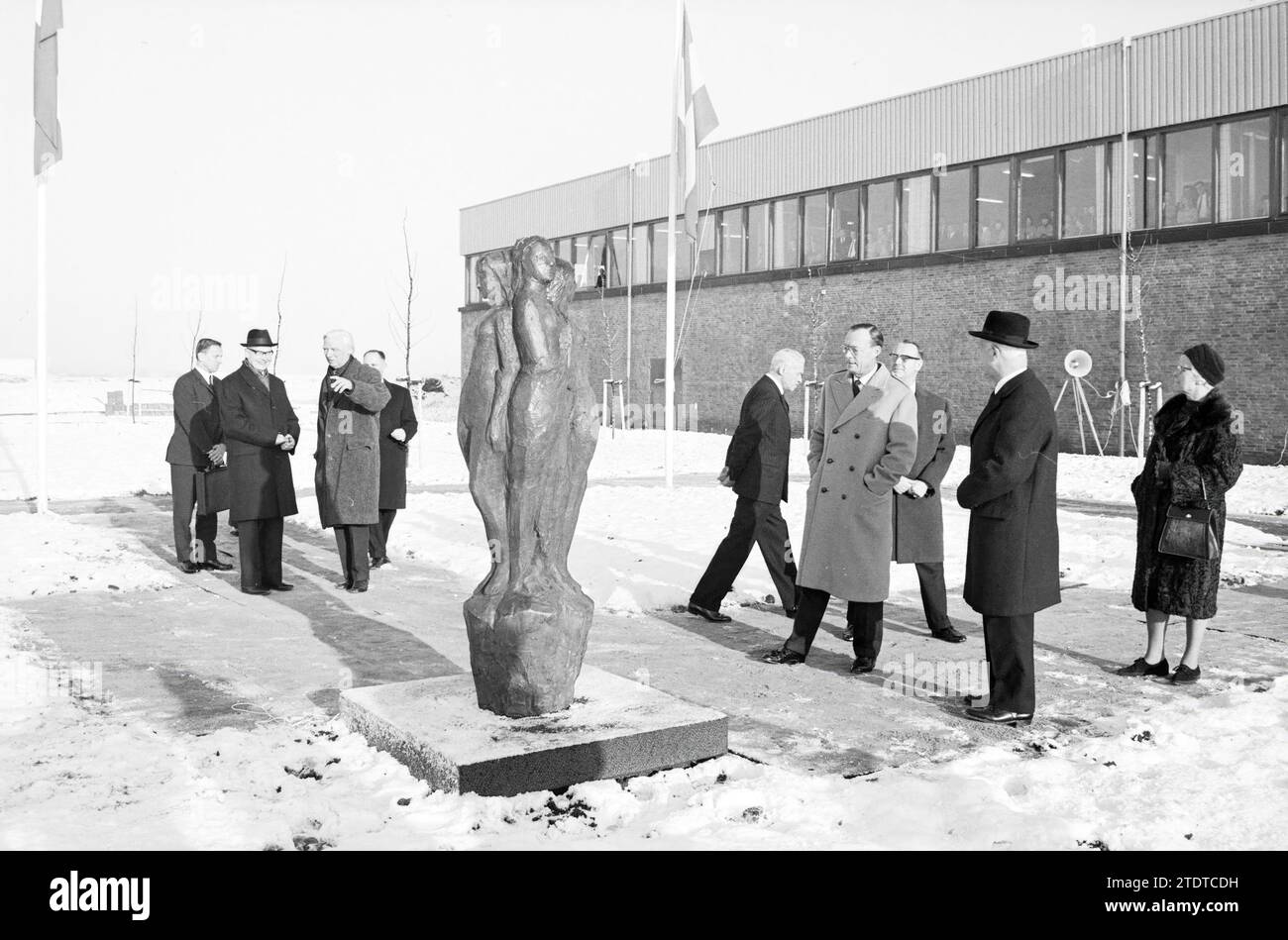 Queen Juliana and Prince Bernhard unveil bronze statue of Mari Andriessen, an image from the Hasidic legend of Werkman, at the building of J.H. Henkes Grafische Bedrijven, Haarlem, Oudeweg 147, The Netherlands, , Whizgle News from the Past, Tailored for the Future. Explore historical narratives, Dutch The Netherlands agency image with a modern perspective, bridging the gap between yesterday's events and tomorrow's insights. A timeless journey shaping the stories that shape our future Stock Photo