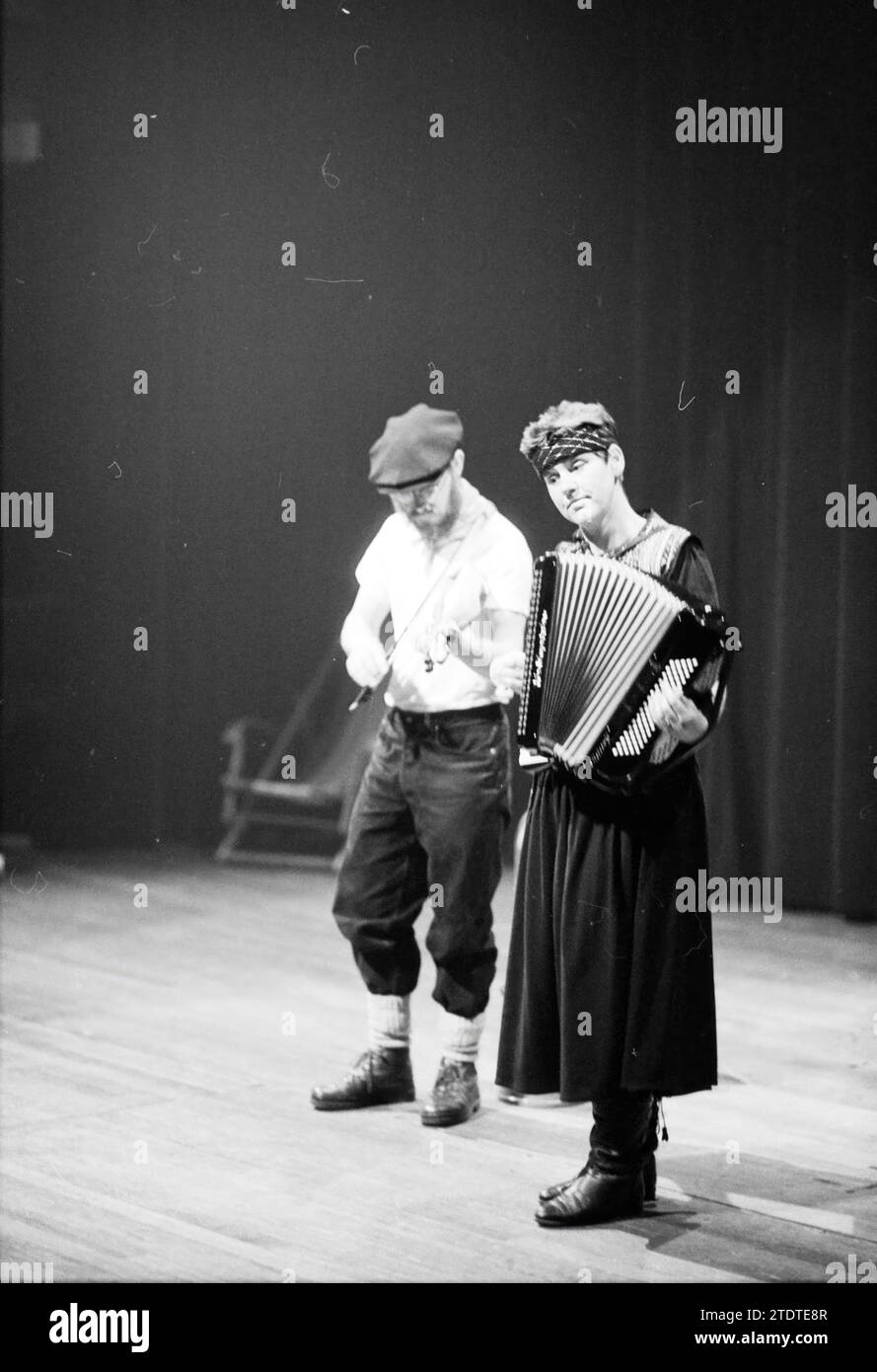 Music theater 'Dreams of Uncle Herman', Music, Theater, 27-04-1990, Whizgle News from the Past, Tailored for the Future. Explore historical narratives, Dutch The Netherlands agency image with a modern perspective, bridging the gap between yesterday's events and tomorrow's insights. A timeless journey shaping the stories that shape our future Stock Photo