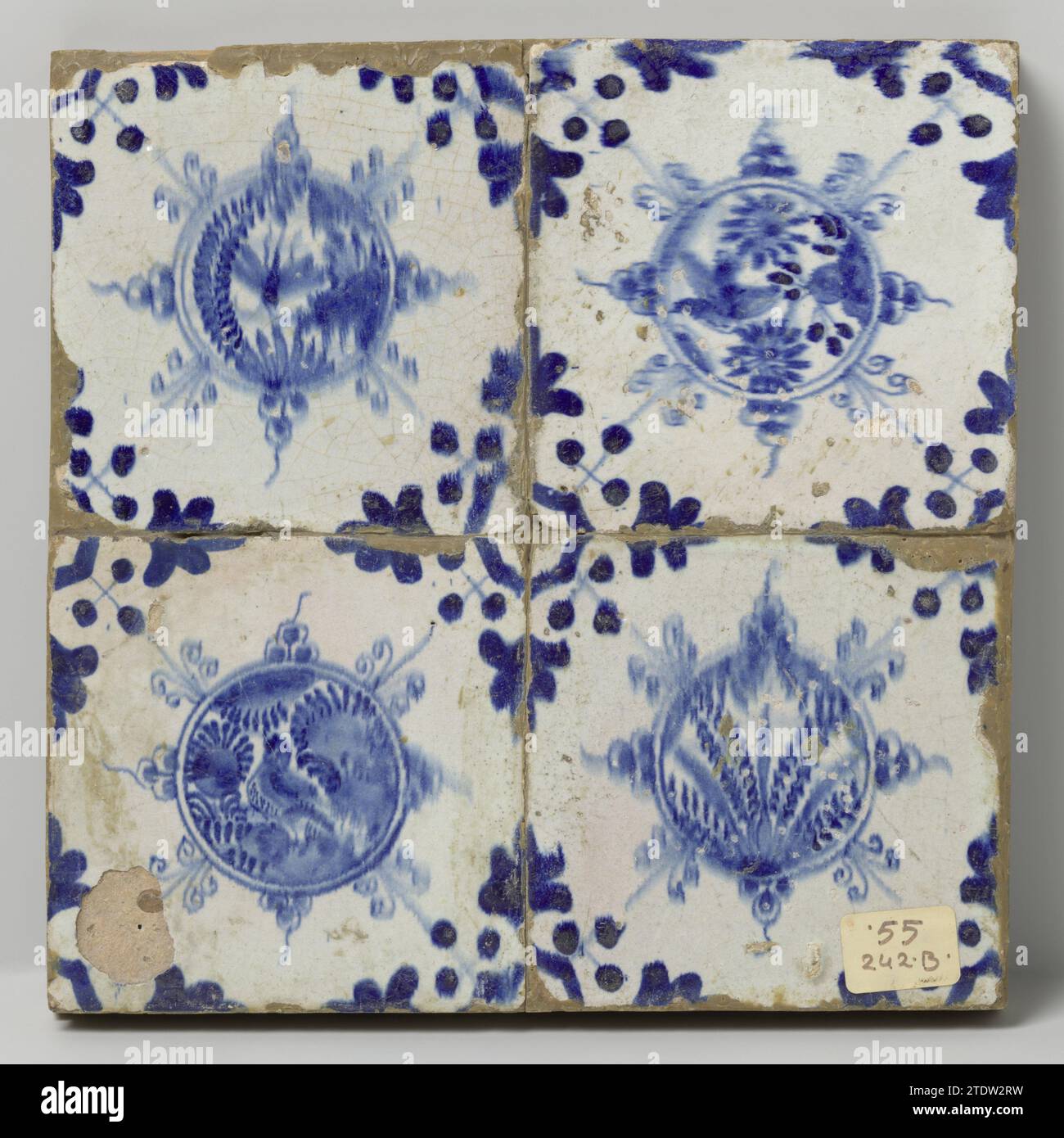 Field of four tiles with butterflies and birds, anonymous, c. 1620 - c. 1640 Field of four tiles (2 x 2) each with a blue -painted butterfly or bird in a Chinese garden inside a circle. In the corners, a three -way tip. Netherlands earthenware. tin glaze majolica Field of four tiles (2 x 2) each with a blue -painted butterfly or bird in a Chinese garden inside a circle. In the corners, a three -way tip. Netherlands earthenware. tin glaze majolica Stock Photo