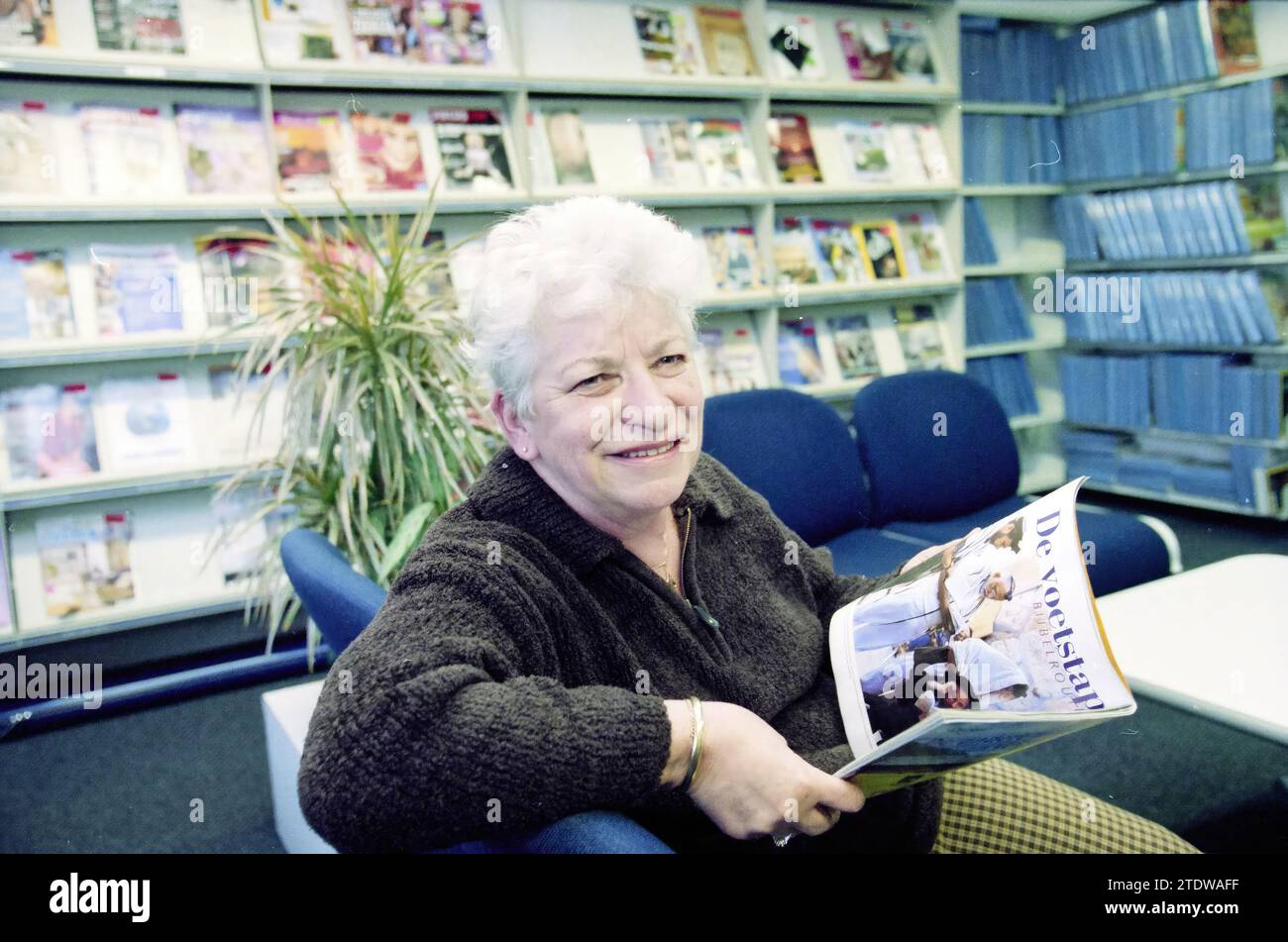 Mrs. de Wit, library in Heemstede, Heemstede, The Netherlands, 26-01-2000, Whizgle News from the Past, Tailored for the Future. Explore historical narratives, Dutch The Netherlands agency image with a modern perspective, bridging the gap between yesterday's events and tomorrow's insights. A timeless journey shaping the stories that shape our future Stock Photo
