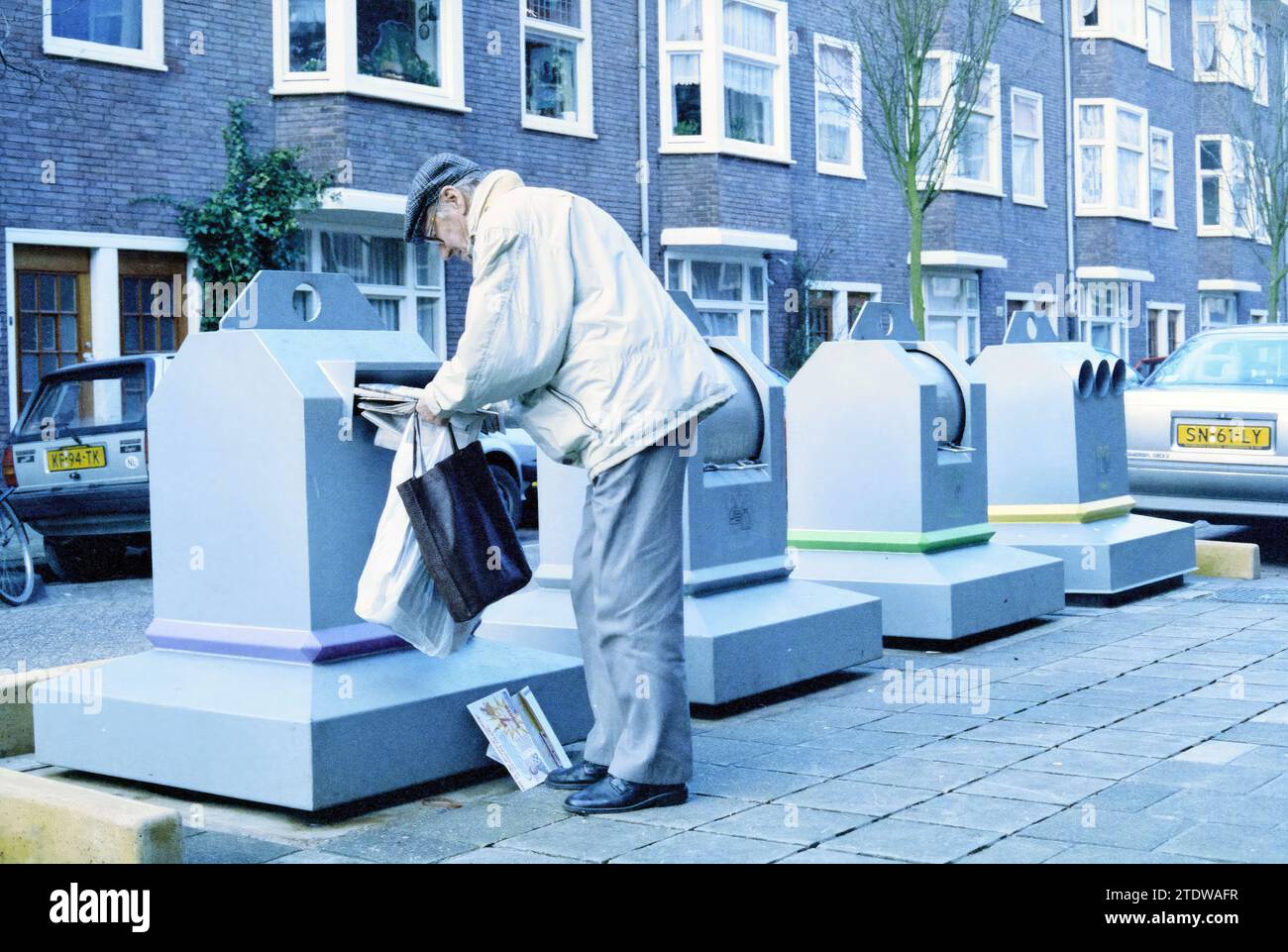 Metro waste system, Amsterdam, Amsterdam, The Netherlands, 24-01-1994, Whizgle News from the Past, Tailored for the Future. Explore historical narratives, Dutch The Netherlands agency image with a modern perspective, bridging the gap between yesterday's events and tomorrow's insights. A timeless journey shaping the stories that shape our future Stock Photo