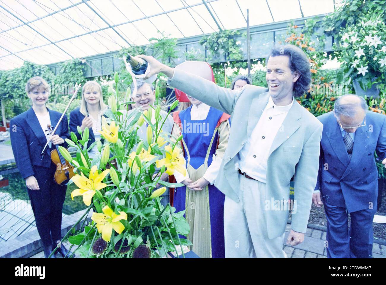 Baptism Andre Rieu Lelie, 11-05-1995, Whizgle News from the Past, Tailored for the Future. Explore historical narratives, Dutch The Netherlands agency image with a modern perspective, bridging the gap between yesterday's events and tomorrow's insights. A timeless journey shaping the stories that shape our future Stock Photo