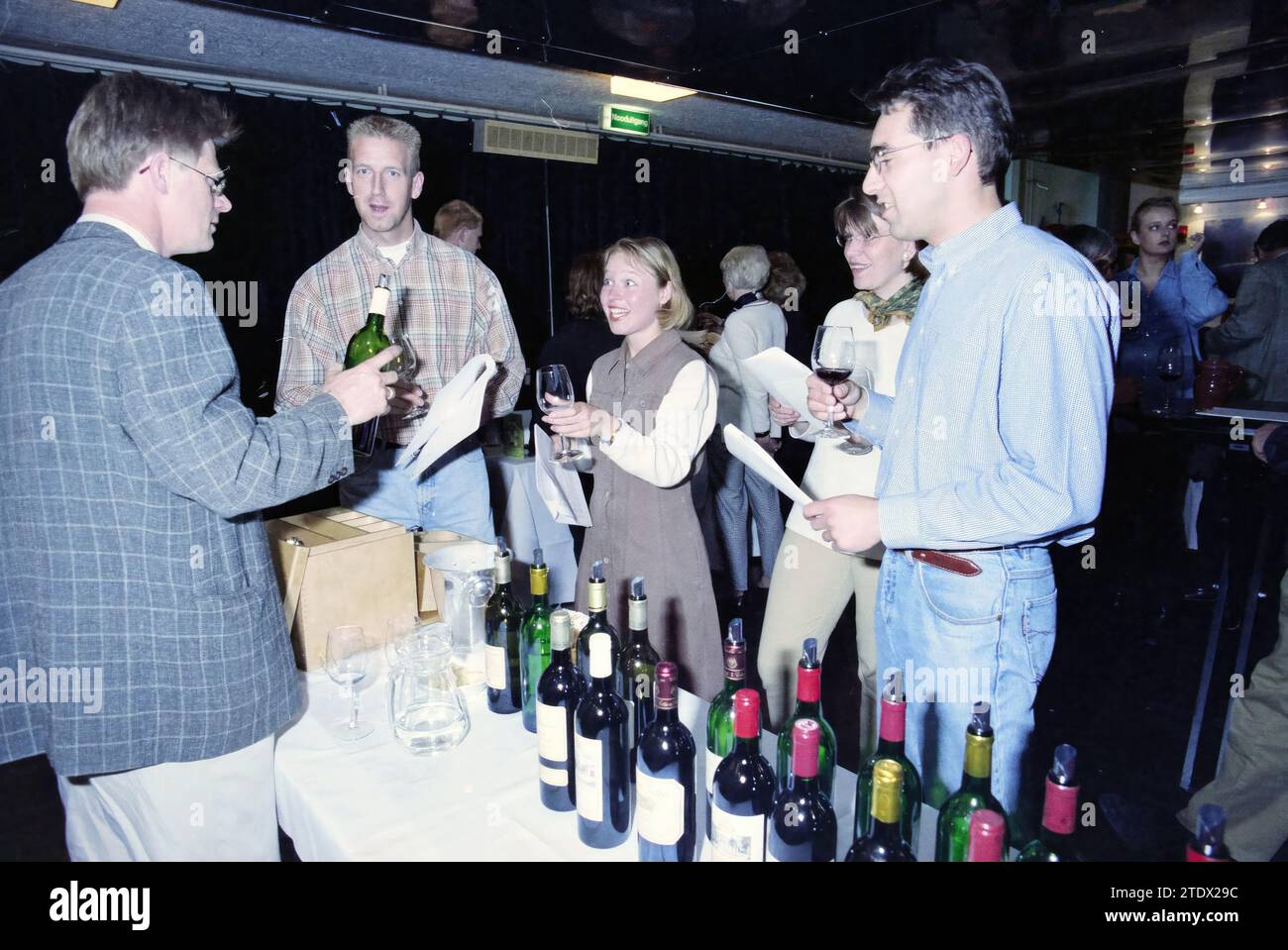 Wine tasting, fa. Bacchus Concertgebouw, 25-05-1997, Whizgle News from the Past, Tailored for the Future. Explore historical narratives, Dutch The Netherlands agency image with a modern perspective, bridging the gap between yesterday's events and tomorrow's insights. A timeless journey shaping the stories that shape our future Stock Photo