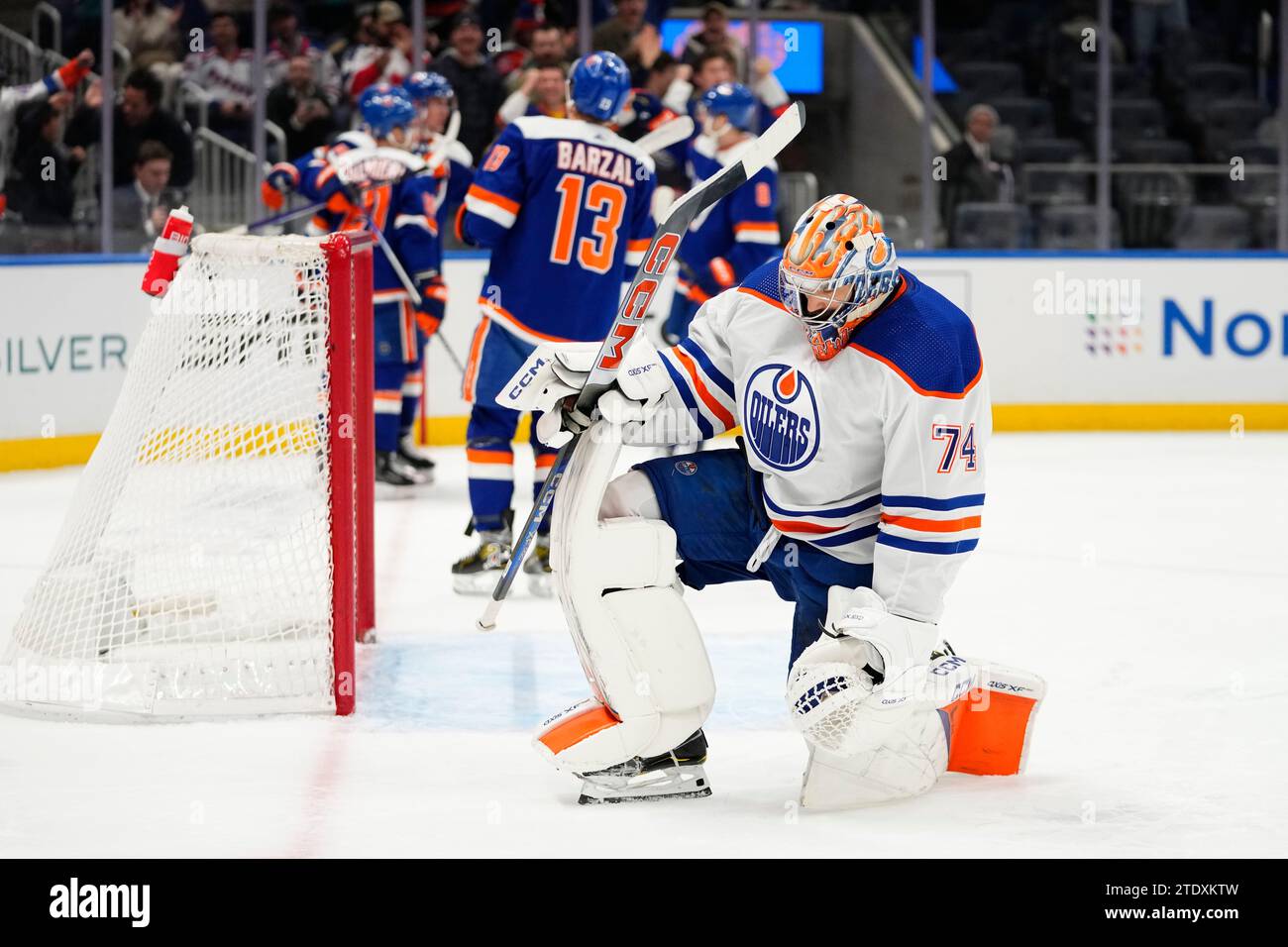 Edmonton Oilers goaltender Stuart Skinner (74) pauses as the New York ...