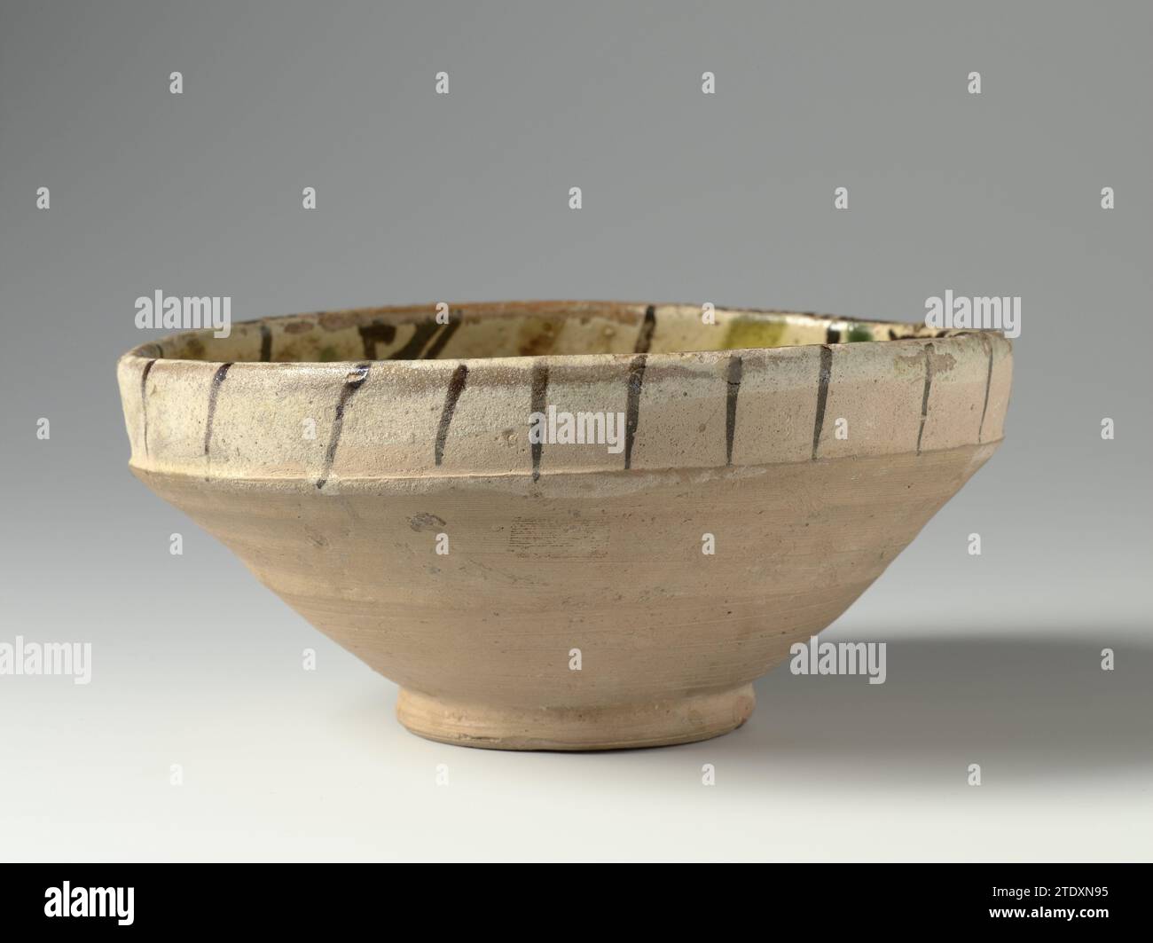 Bowl with with panels and lines in brown and green, anonymous, c. 900 ...