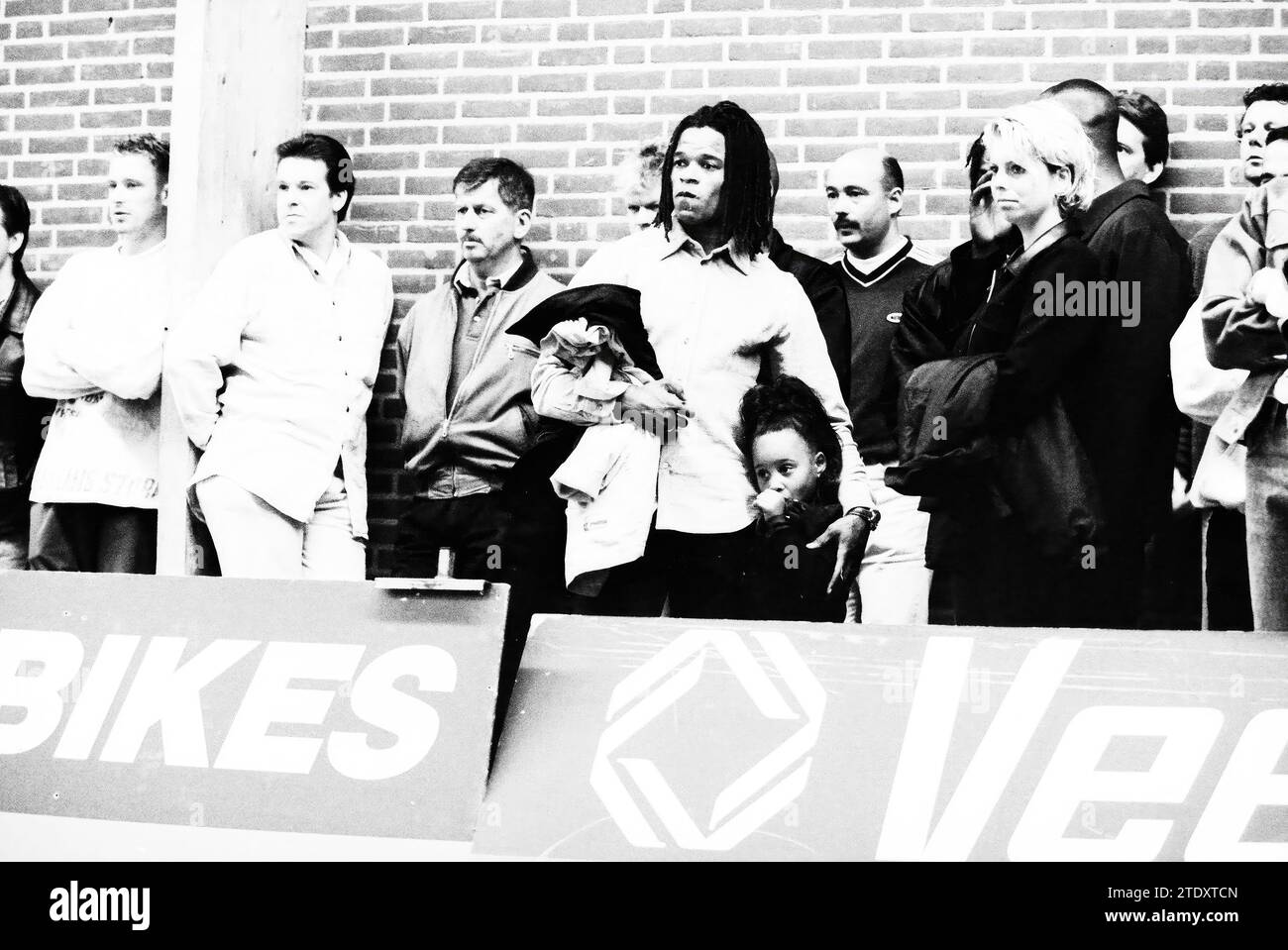 Indoor Football Championship 1998. Kanjers Bunga Melati Tilburg - Hindstore guest: Edgar Davids, 00-00-1998, Whizgle News from the Past, Tailored for the Future. Explore historical narratives, Dutch The Netherlands agency image with a modern perspective, bridging the gap between yesterday's events and tomorrow's insights. A timeless journey shaping the stories that shape our future. Stock Photo