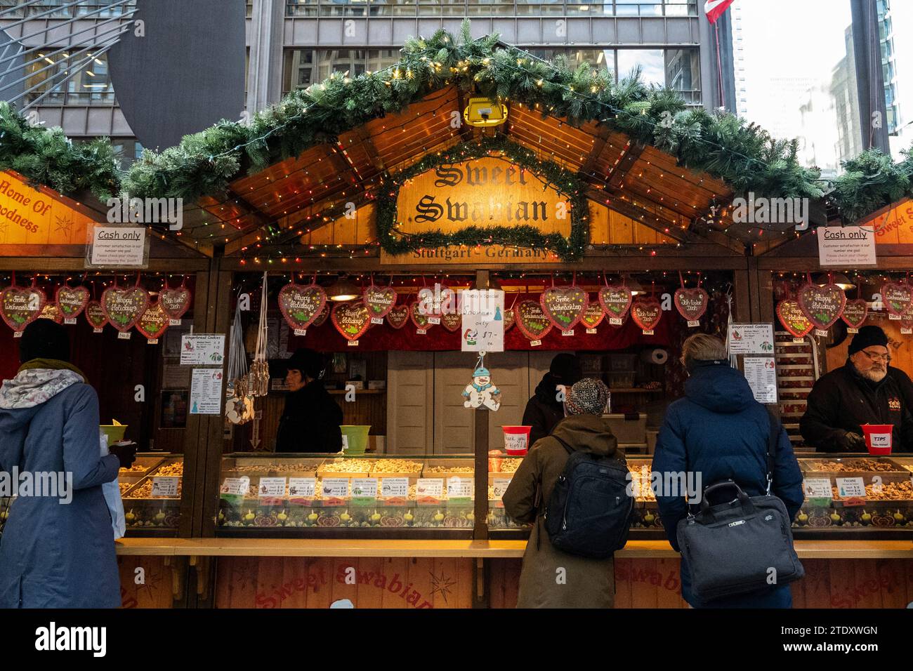 Chicago, USA. 19 December 2023. Tourists and locals visit the popular