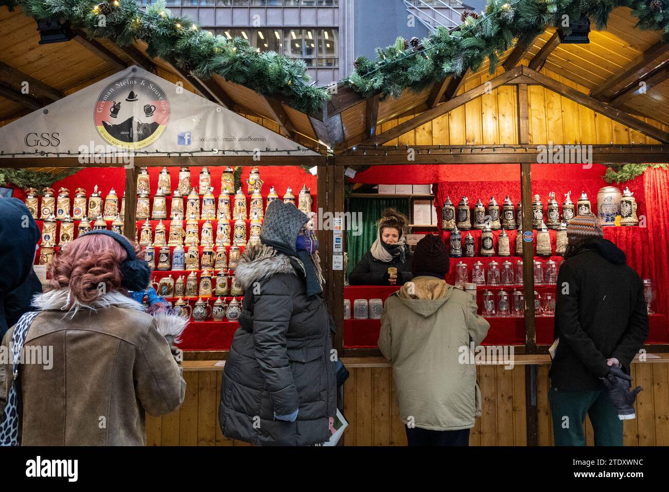 Chicago, USA. 19 December 2023. Tourists and locals visit the popular