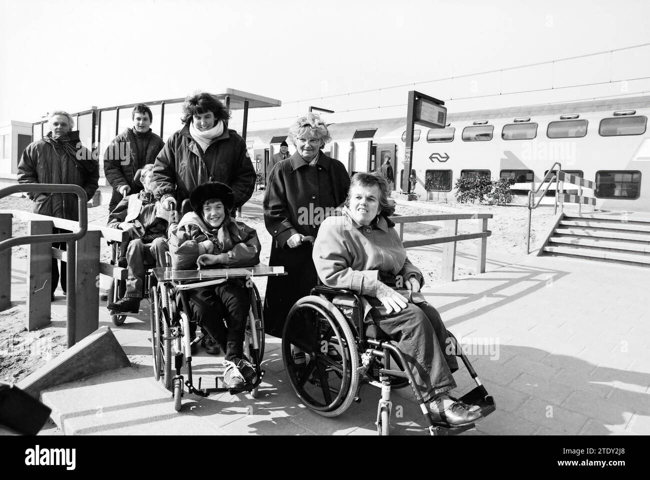 Disabled people by train, H'dorp, Hoofddorp, The Netherlands, 08-03-1996, Whizgle News from the Past, Tailored for the Future. Explore historical narratives, Dutch The Netherlands agency image with a modern perspective, bridging the gap between yesterday's events and tomorrow's insights. A timeless journey shaping the stories that shape our future. Stock Photo