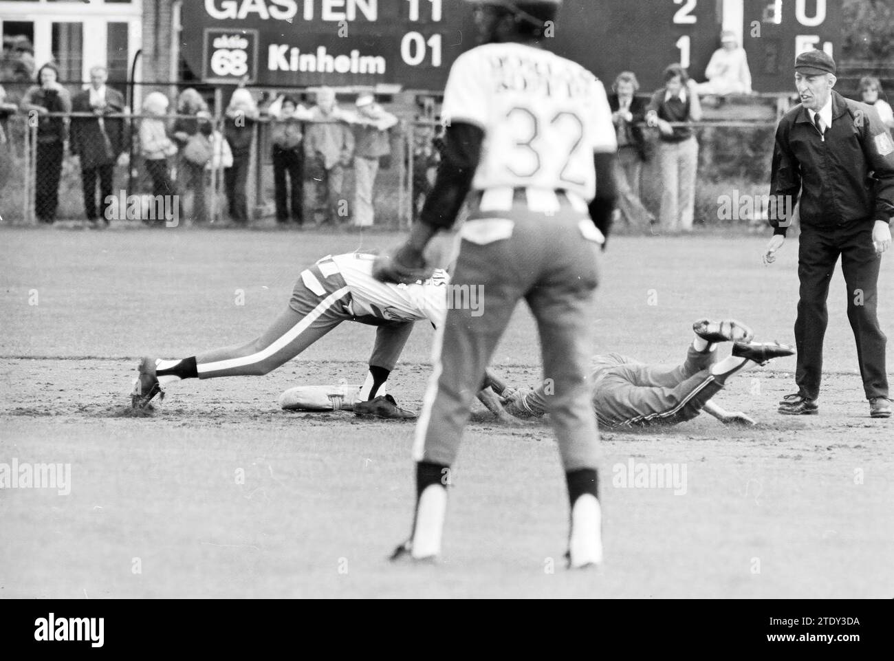 Baseball Action '68 - Dorlas Quick, Baseball, 07-09-1975, Whizgle News from the Past, Tailored for the Future. Explore historical narratives, Dutch The Netherlands agency image with a modern perspective, bridging the gap between yesterday's events and tomorrow's insights. A timeless journey shaping the stories that shape our future. Stock Photo