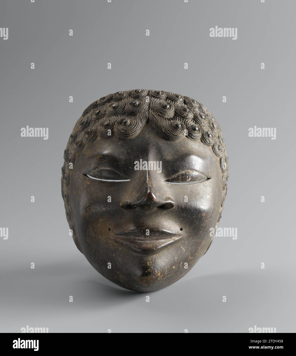 Van Astina Mask / Prinses Sikandi ,, 1800 - 1900 Mask from Astina ...