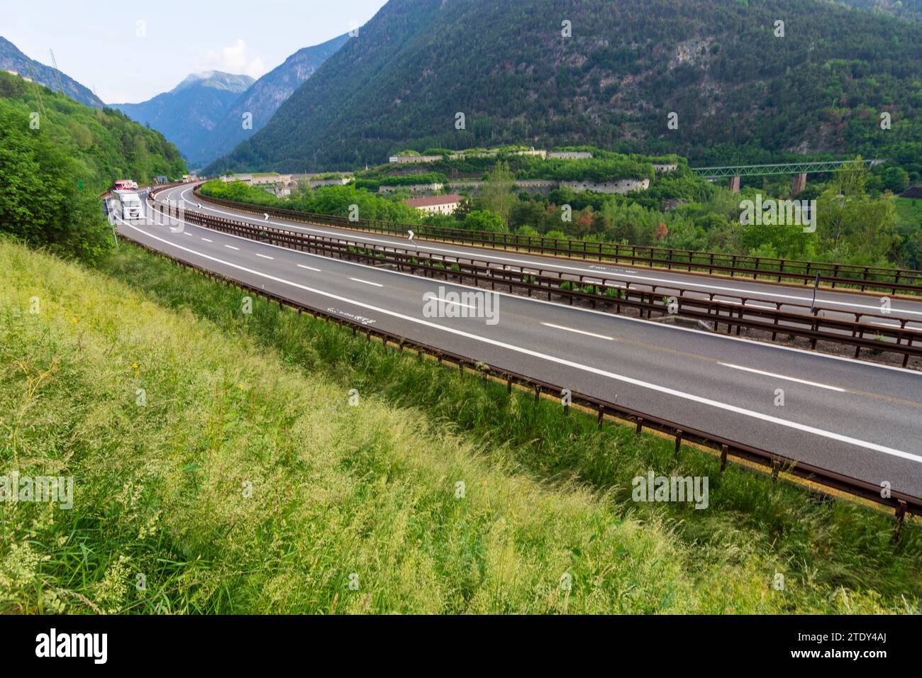 Franzensfeste (Fortezza): Brenner (Brennero) freeway, Eisack Valley, Franzensfeste Fortress in South Tyrol, Trentino-South Tyrol, Italy Stock Photo