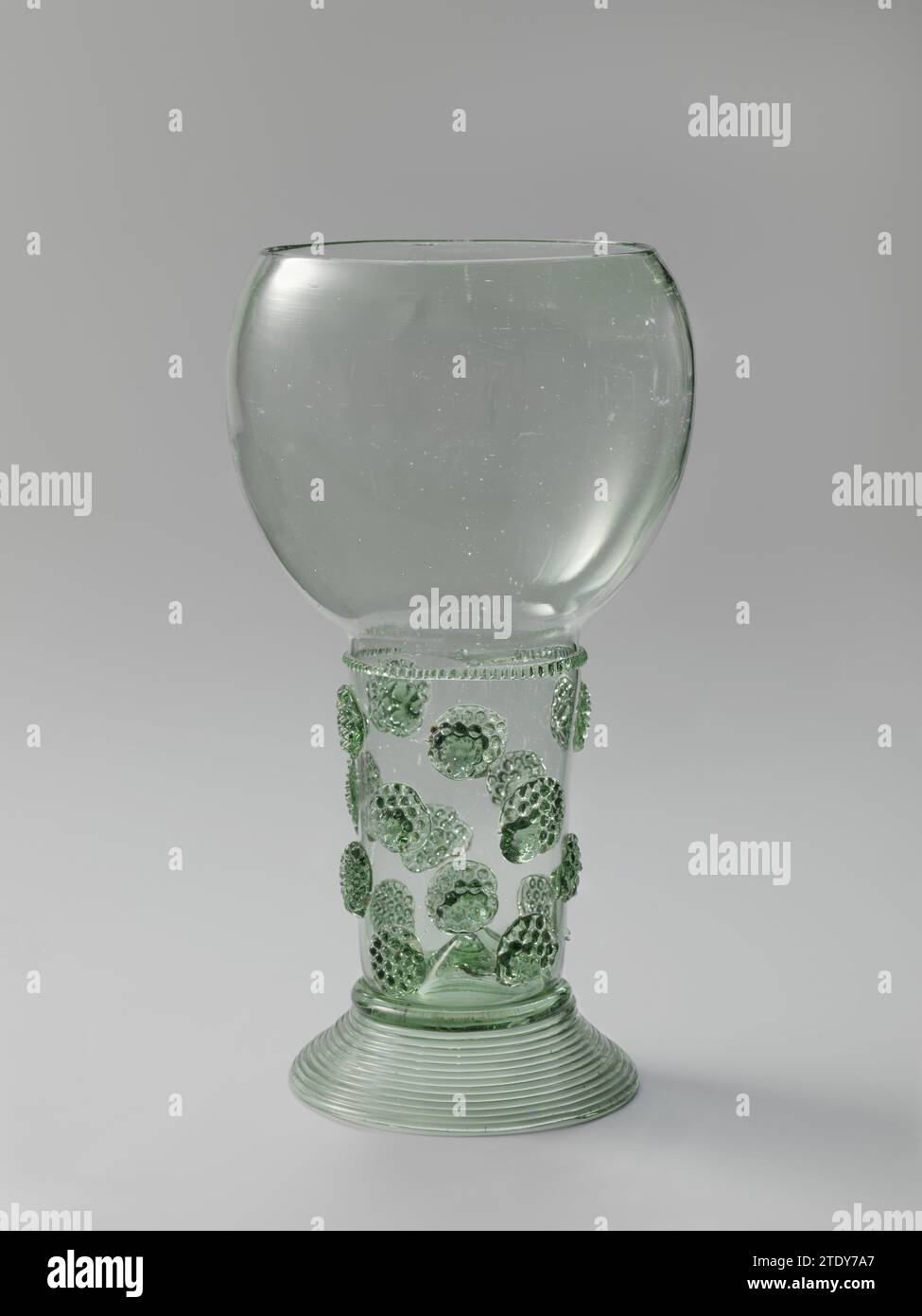 Rømer Raspberry Roemer with four rows of raspberry prunts, anonymous, c. 1650 - c. 1700 ...