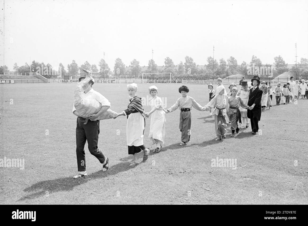 Folk dancing E.D.O. terrain, Folk dancing, 18-07-1968, Whizgle News from the Past, Tailored for the Future. Explore historical narratives, Dutch The Netherlands agency image with a modern perspective, bridging the gap between yesterday's events and tomorrow's insights. A timeless journey shaping the stories that shape our future. Stock Photo