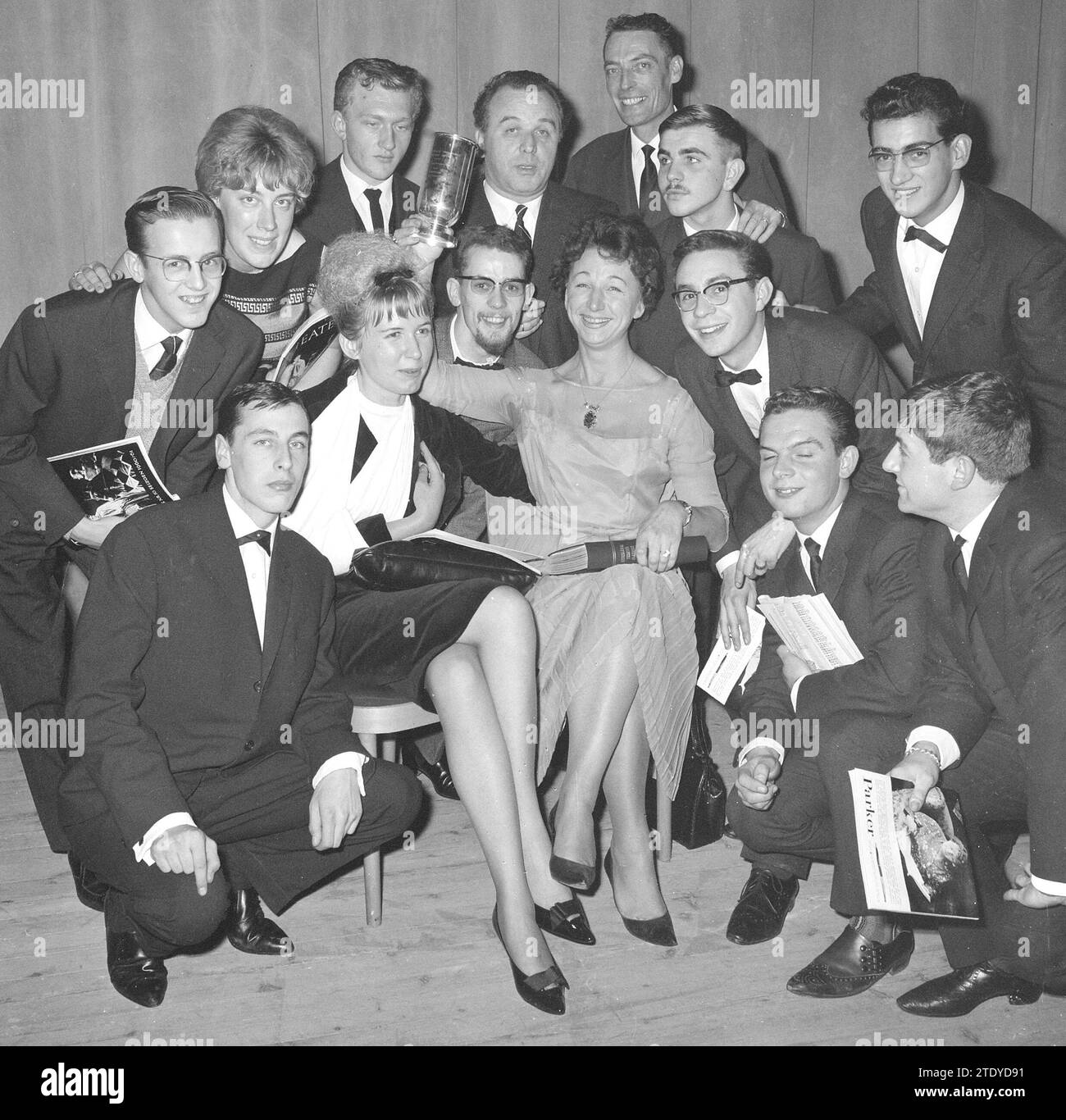 Closing evening Inter-capital drama competition in Spinoza-Lyceum, the Belgian group from Brussels who received the first prize ca. December 20, 1962 Stock Photo