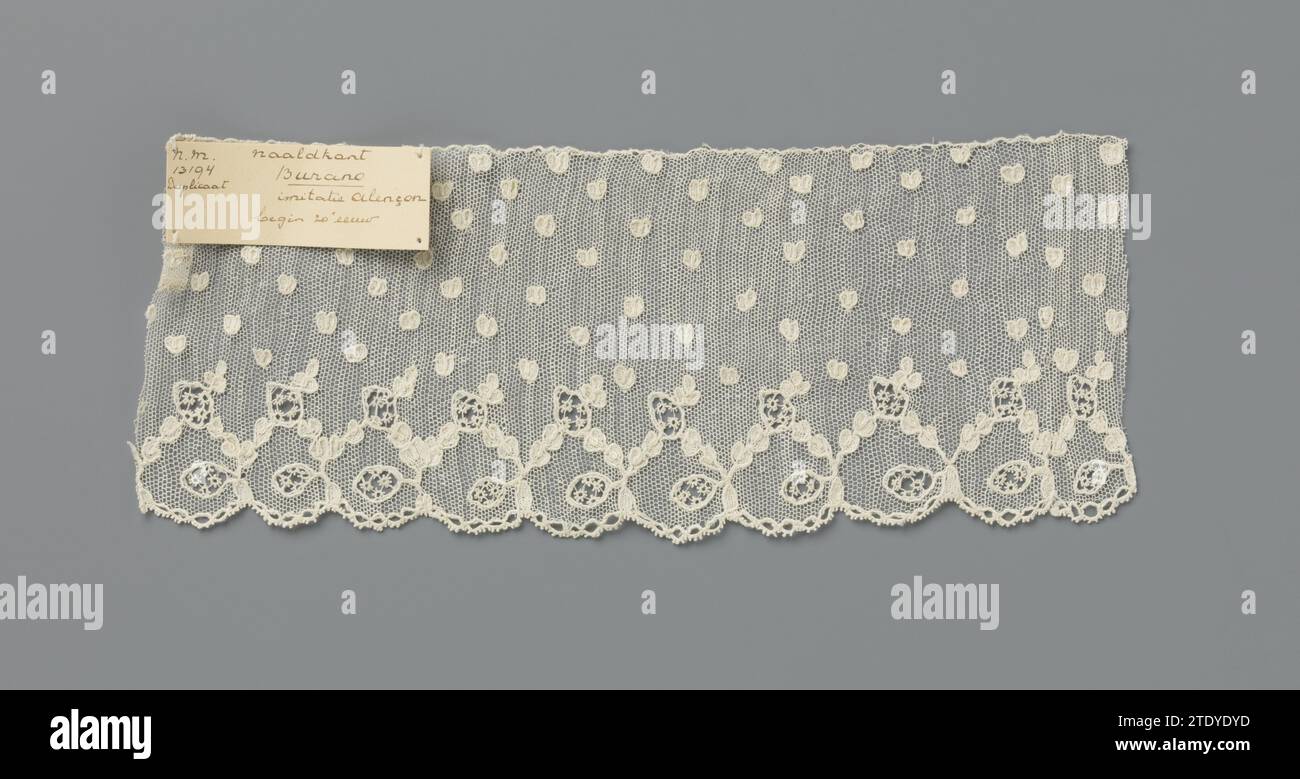 Strip of needle side with heart -shaped mosies and connected ovals along the underside, anonymous, c. 1900 - c. 1915 Strip of natural-colored needle side: Burano side. Pattern with seven rows of heart -shaped mosies and connected oval cartouches along the bottom. The ovals are each crowned by an openly worked oval and with rader picots in it. Such the same open worked oval is also located in the center of every oval cartouche and always originates with a stalk from the right. The semicircular underside of the cartouches are formed by a row of connected and worked ovals. The motives are made wi Stock Photo