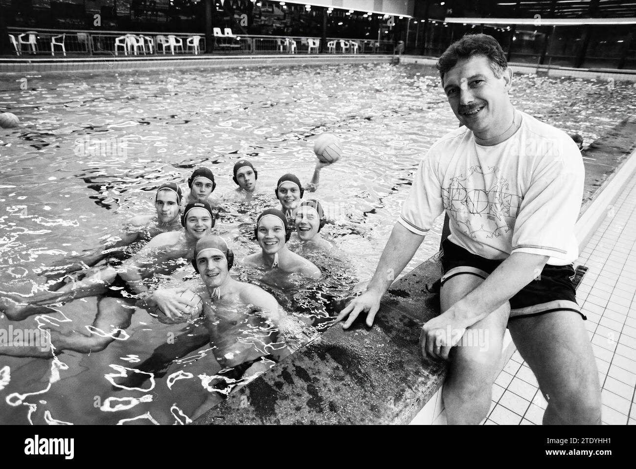 Water polo team, Rapido 82, 30-11-1993, Whizgle News from the Past, Tailored for the Future. Explore historical narratives, Dutch The Netherlands agency image with a modern perspective, bridging the gap between yesterday's events and tomorrow's insights. A timeless journey shaping the stories that shape our future. Stock Photo