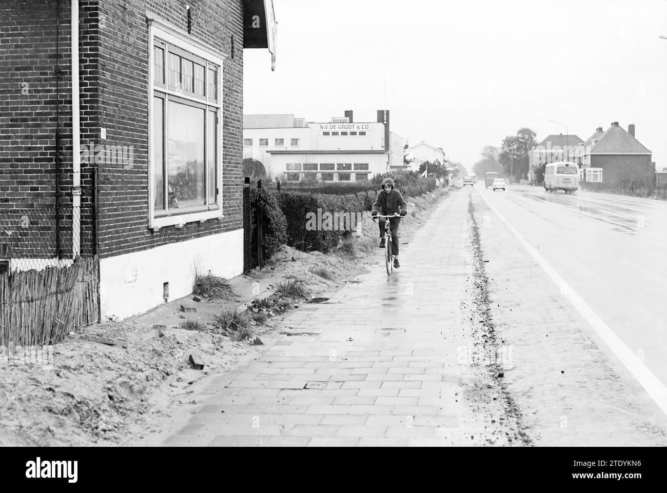 dangerous-cycle-path-hillegom-roads-road-construction-road-planting